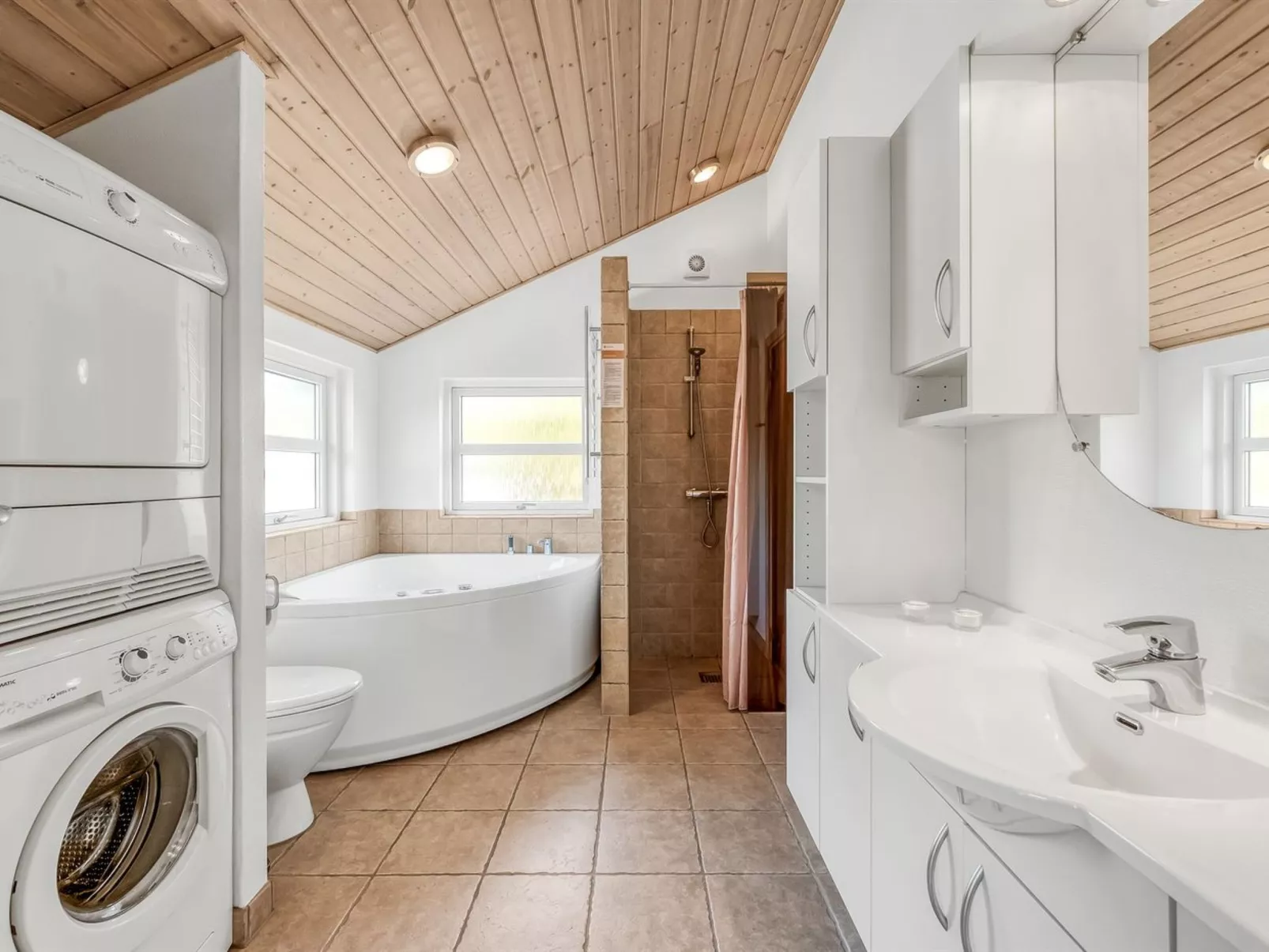 "Rekke" - 300m to the fjord-Binnen