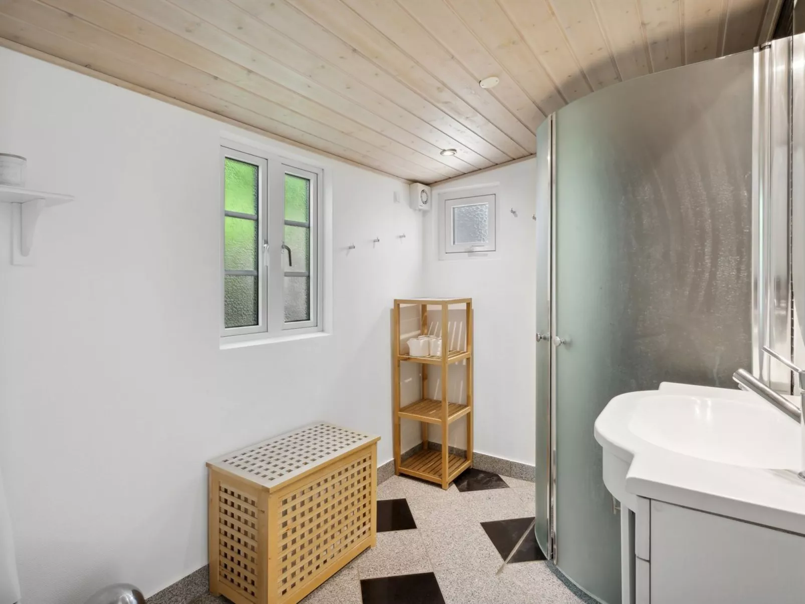 "Thrugils" - 200m from the sea-Binnen