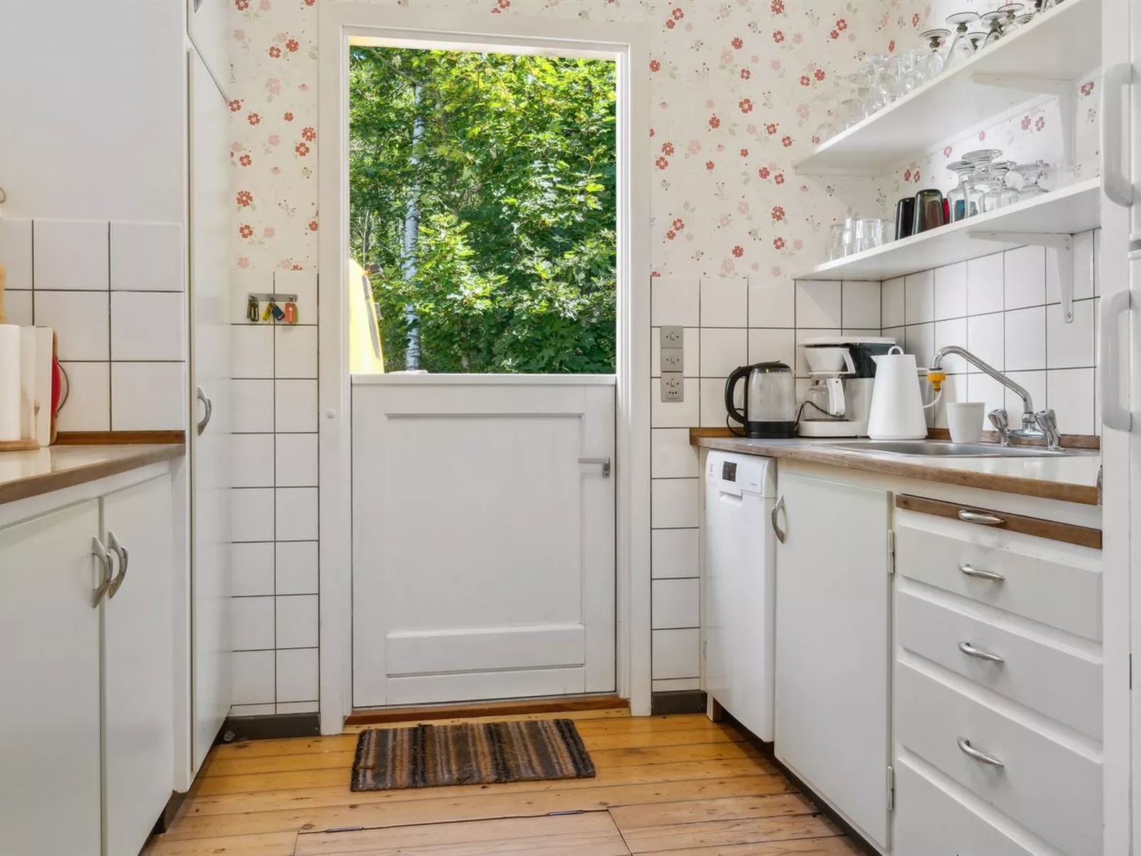 "Yasha" - 200m from the sea-Binnen