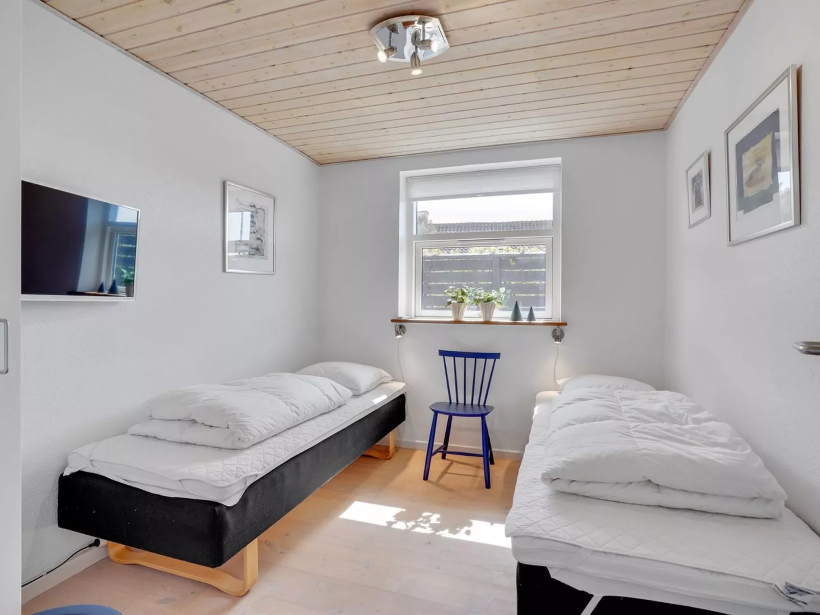 "Marno" - 500m from the sea-Binnen