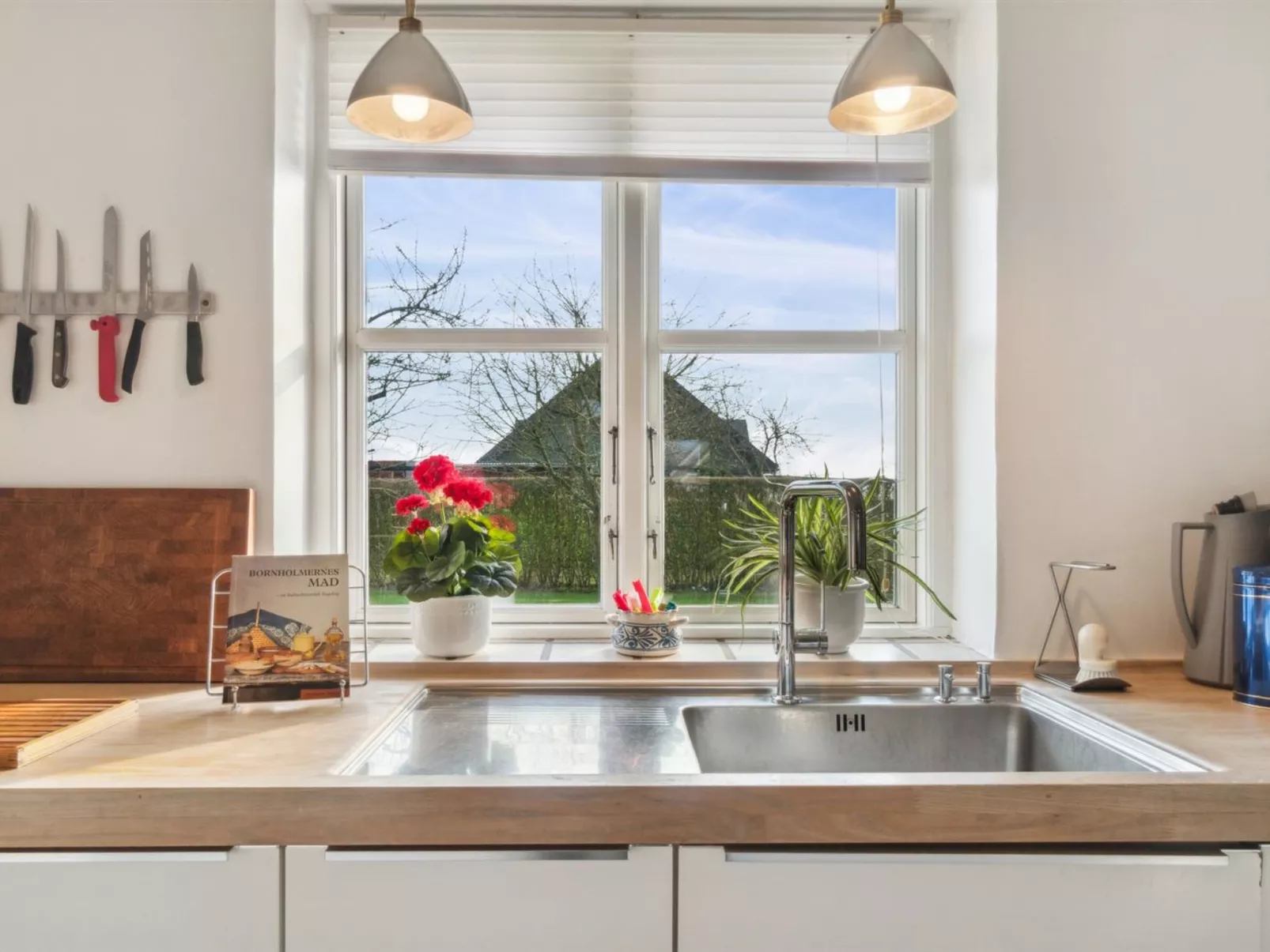 "Josie" - 700m from the sea-Binnen