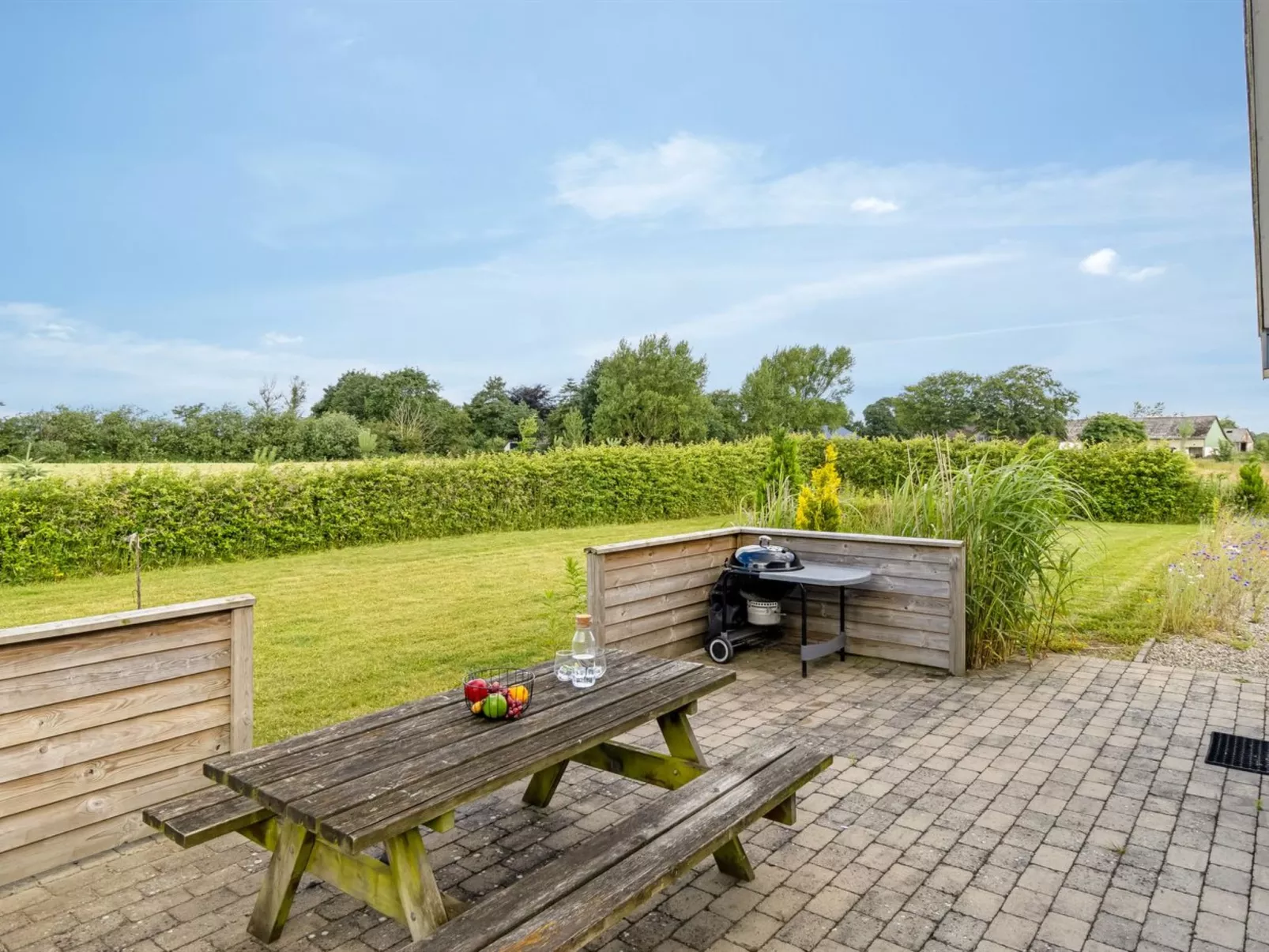 "Thrine" - 24km from the sea-Buiten