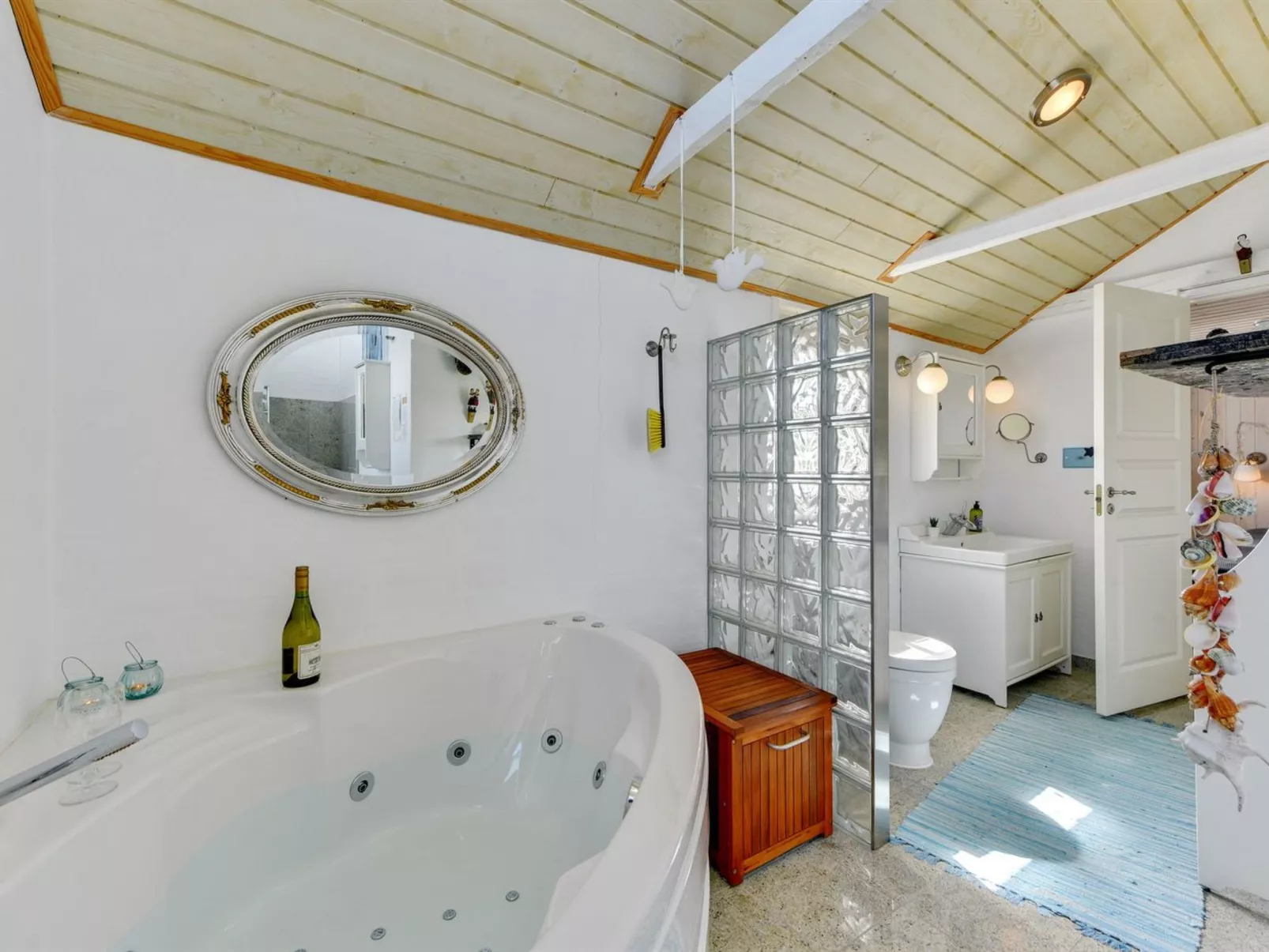 "Heilo" -  from the sea-Buiten