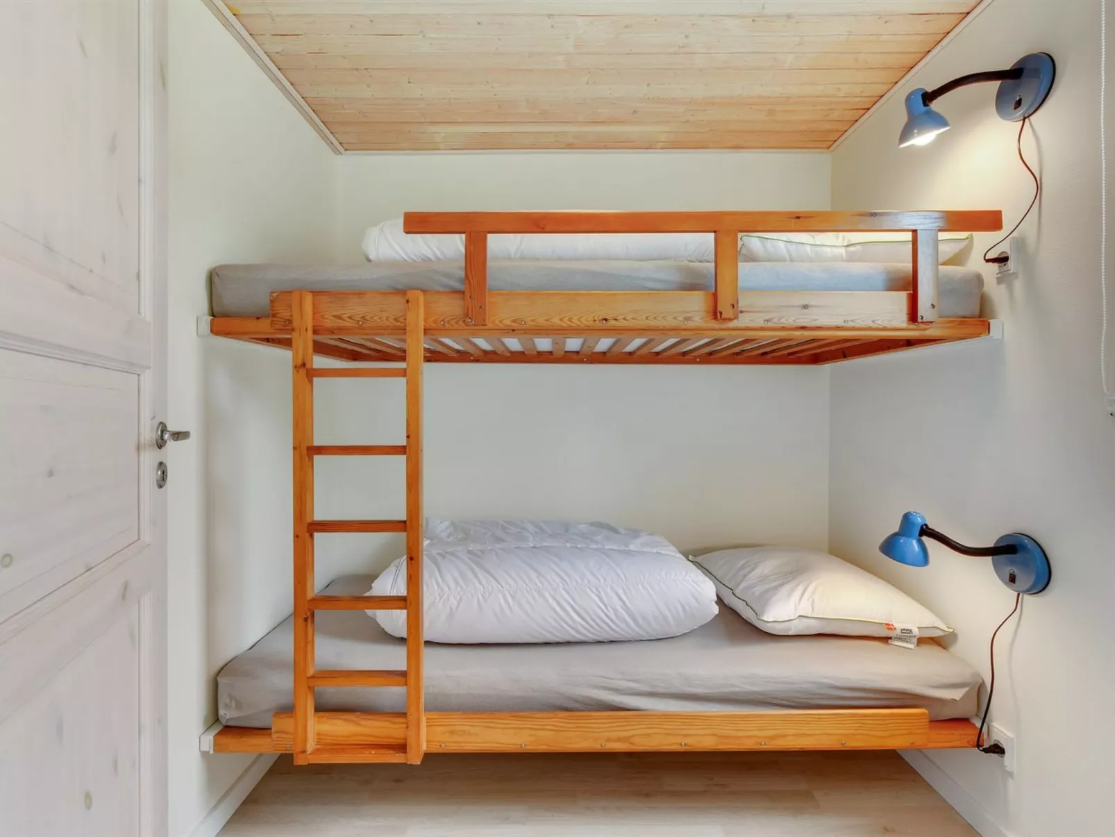 "Venla" - 150m from the sea-Binnen