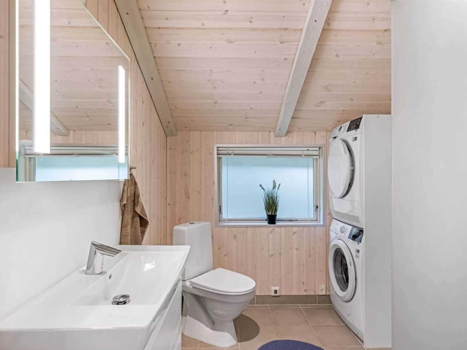 "Orm" - 2.3km from the sea-Binnen