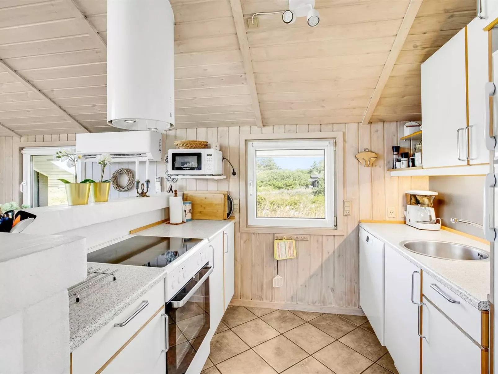 "Hariet" - 300m from the sea-Binnen