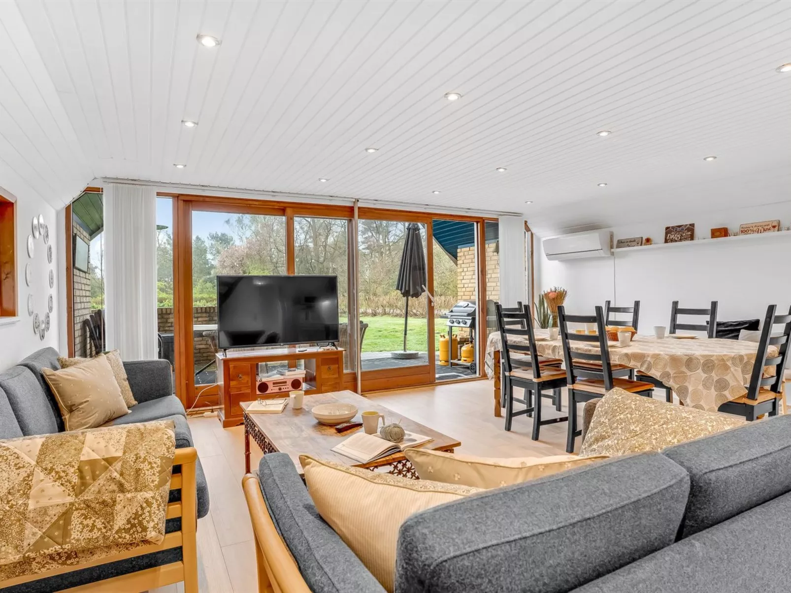 "Fredger" - 450m from the sea-Binnen