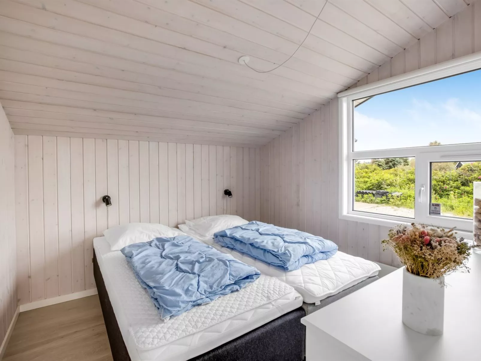 "Lennart" - 300m from the sea-Binnen