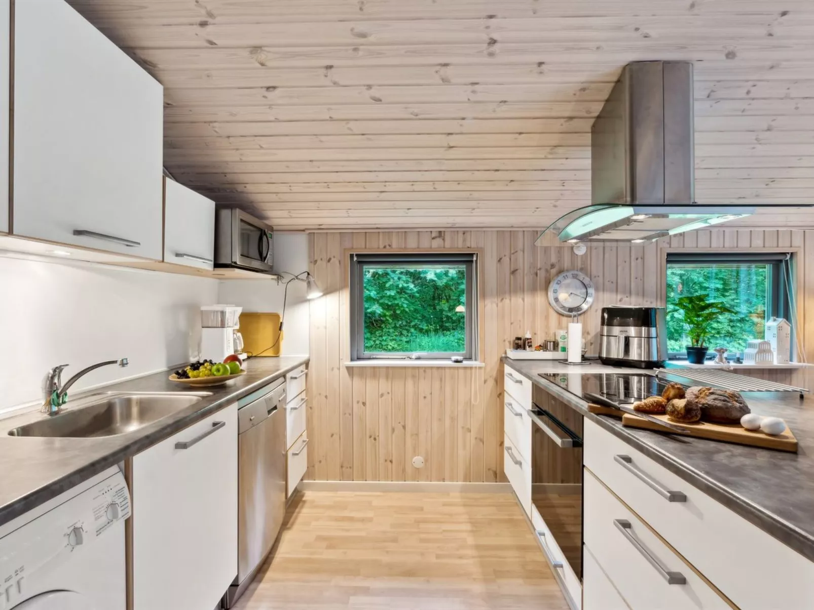 "Zaharinka" - 30km from the sea-Binnen