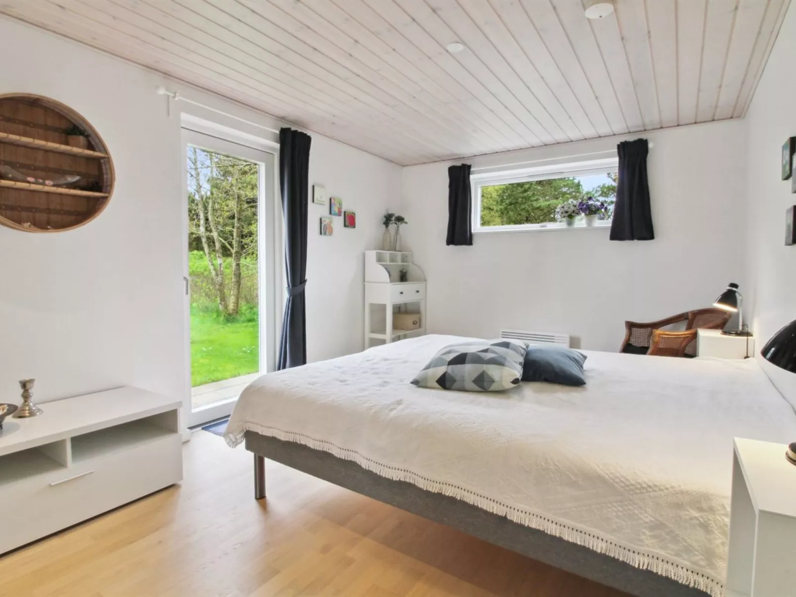 "Golubinka" - 2.5km from the sea-Binnen