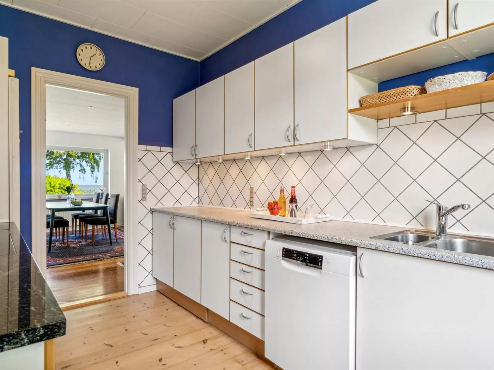 "Vanta" - 50m from the sea-Binnen