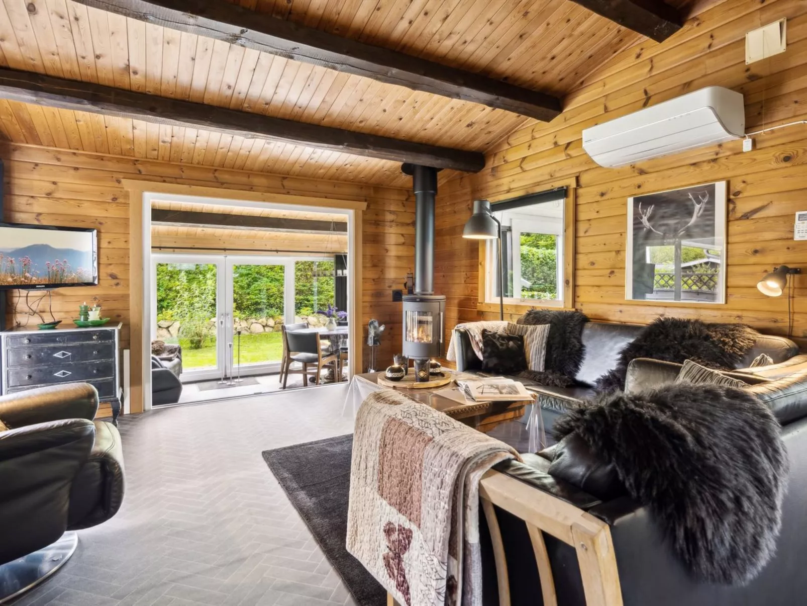 "Araminta" - 800m from the sea-Binnen