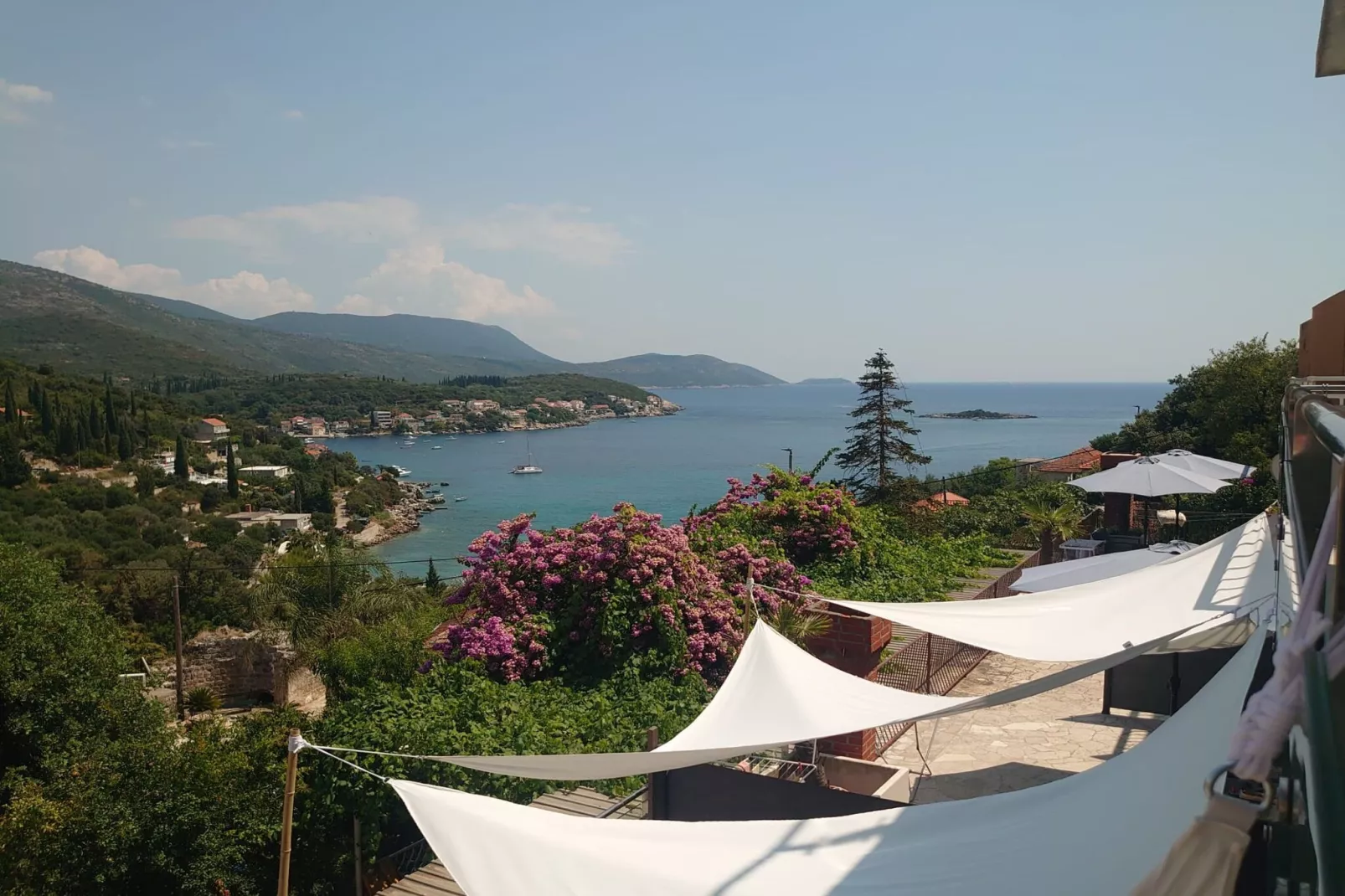 Villa Peragić - Triple Room with Balcony and Private External Bathroom-Uitzicht