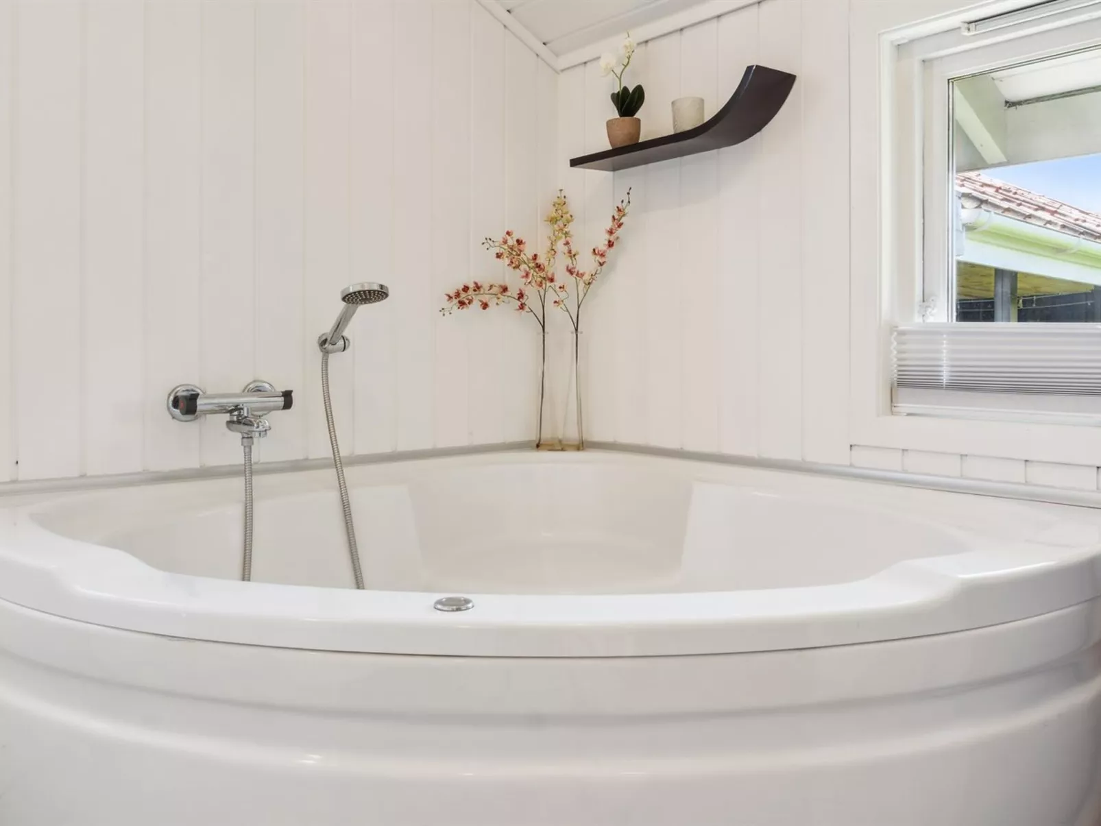 "Enida" - 350m to the fjord-Binnen