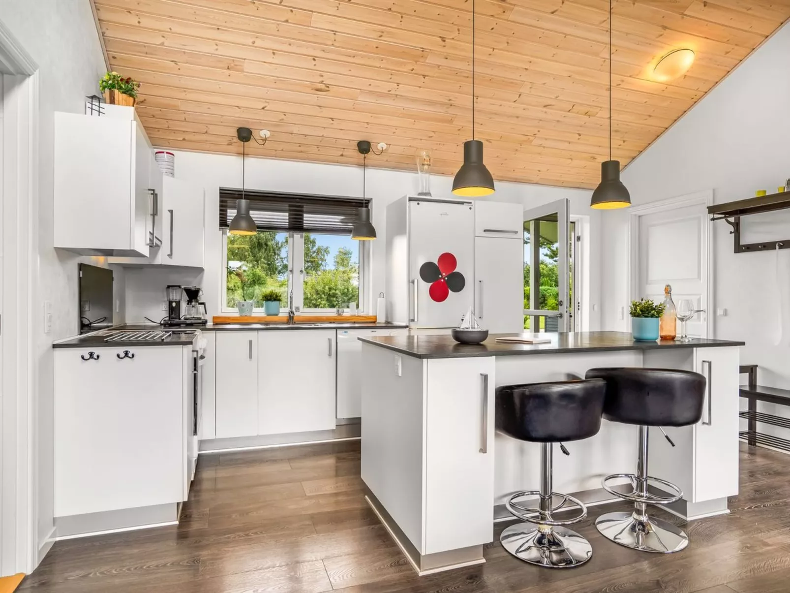 "Nauka" - 400m to the fjord-Binnen