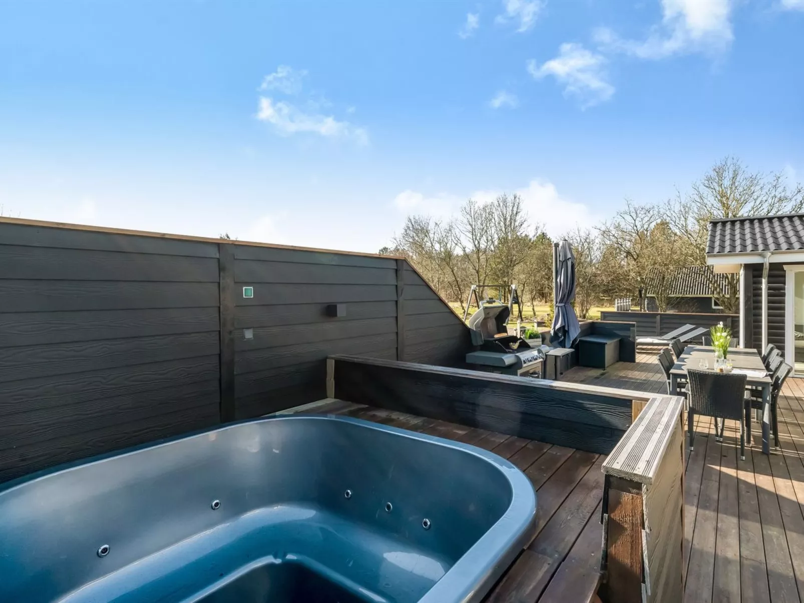 "Elisaveta" - 400m to the fjord-Binnen