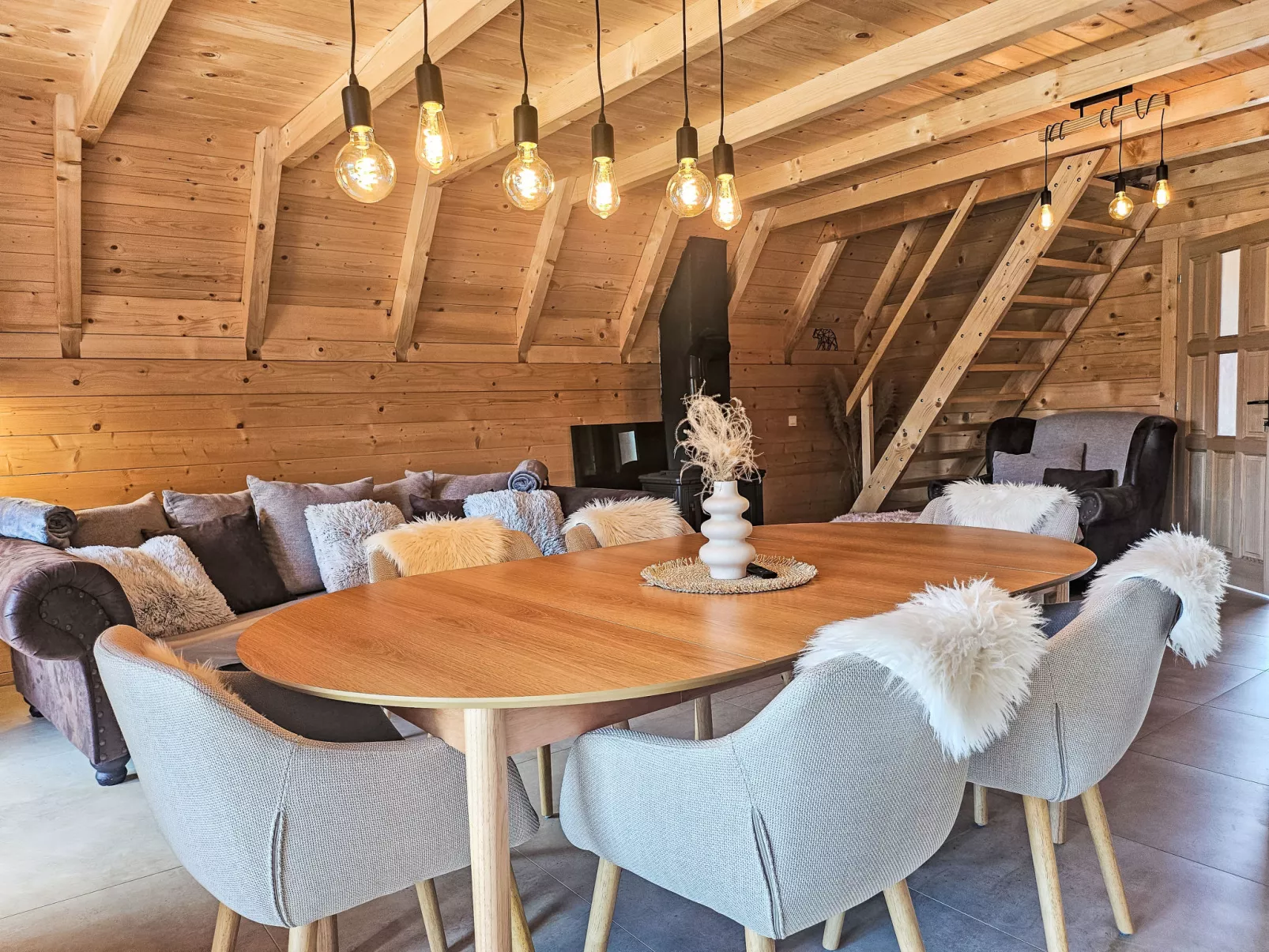 Tomina Koliba Lika-Binnen