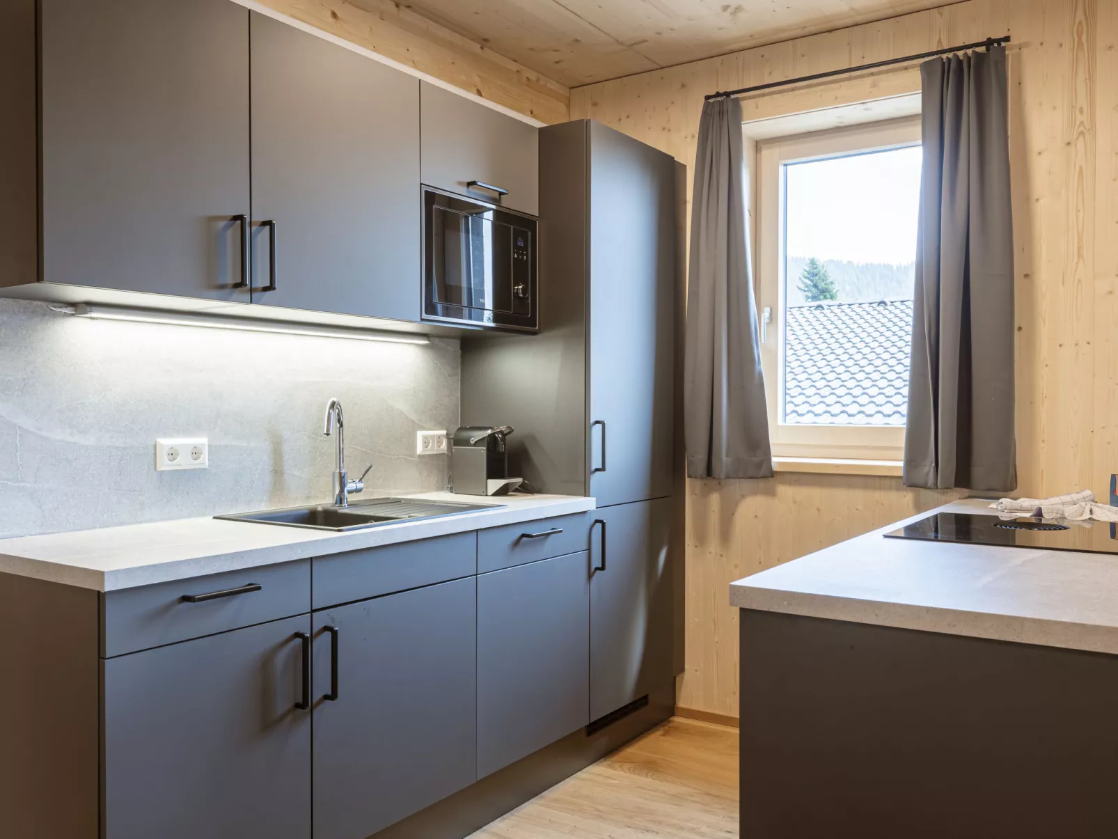 Mit 2 Schlafzimmern & Sauna-Binnen