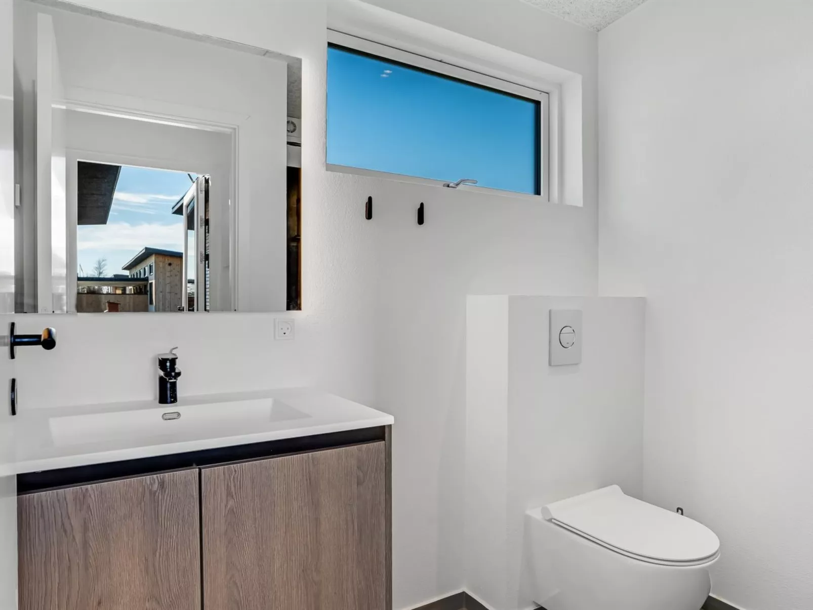 "Ilze" -  from the sea-Binnen