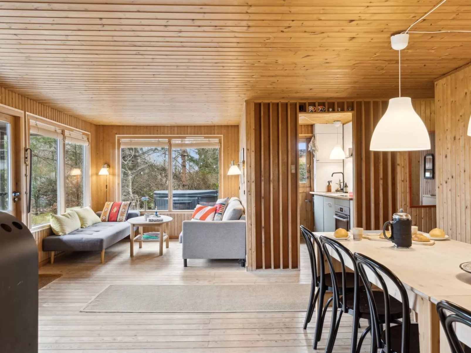 "Gunward" - 3km from the sea-Binnen