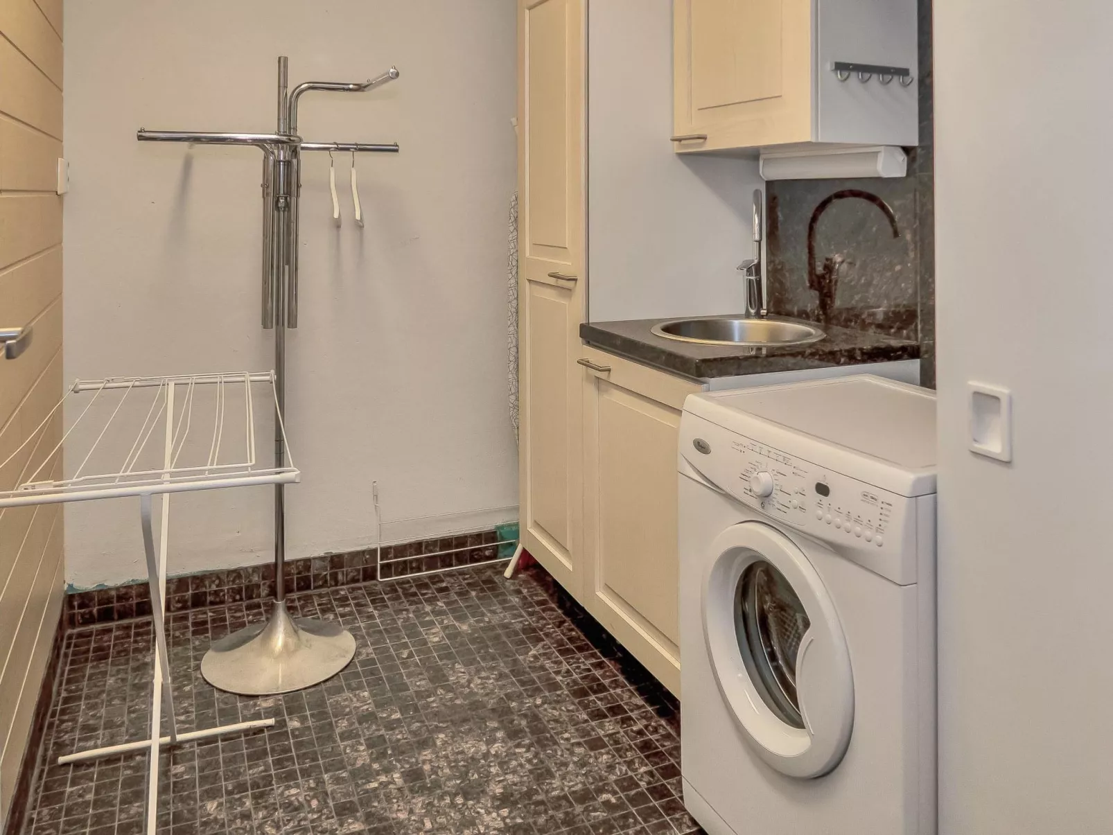 Saaruan aurinko-Binnen