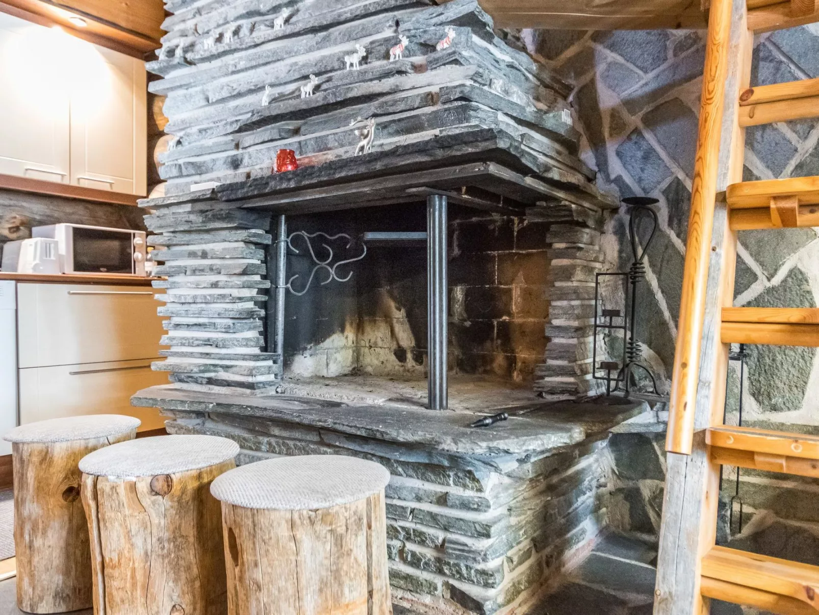 Seitsemän savua 4-Binnen