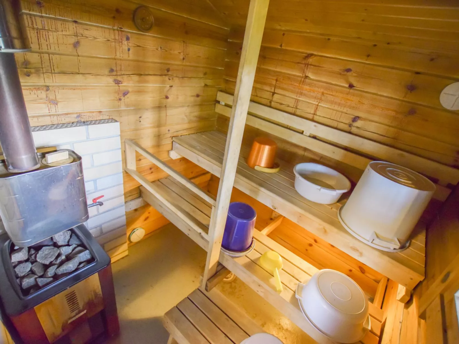 Sieralahden lomakylä, mökki 2-Binnen