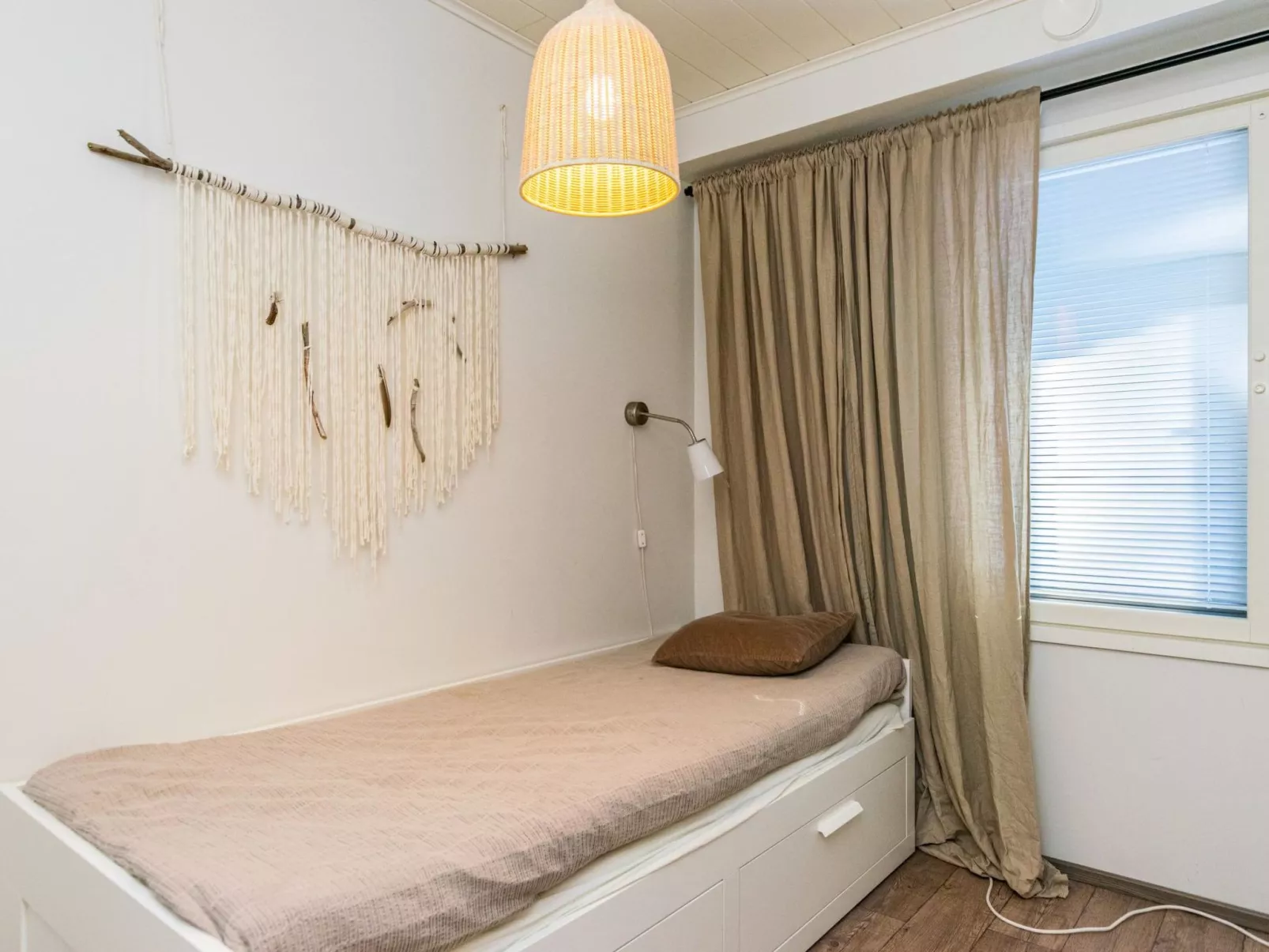 Skivillas 78 ukkohalla (1)-Binnen