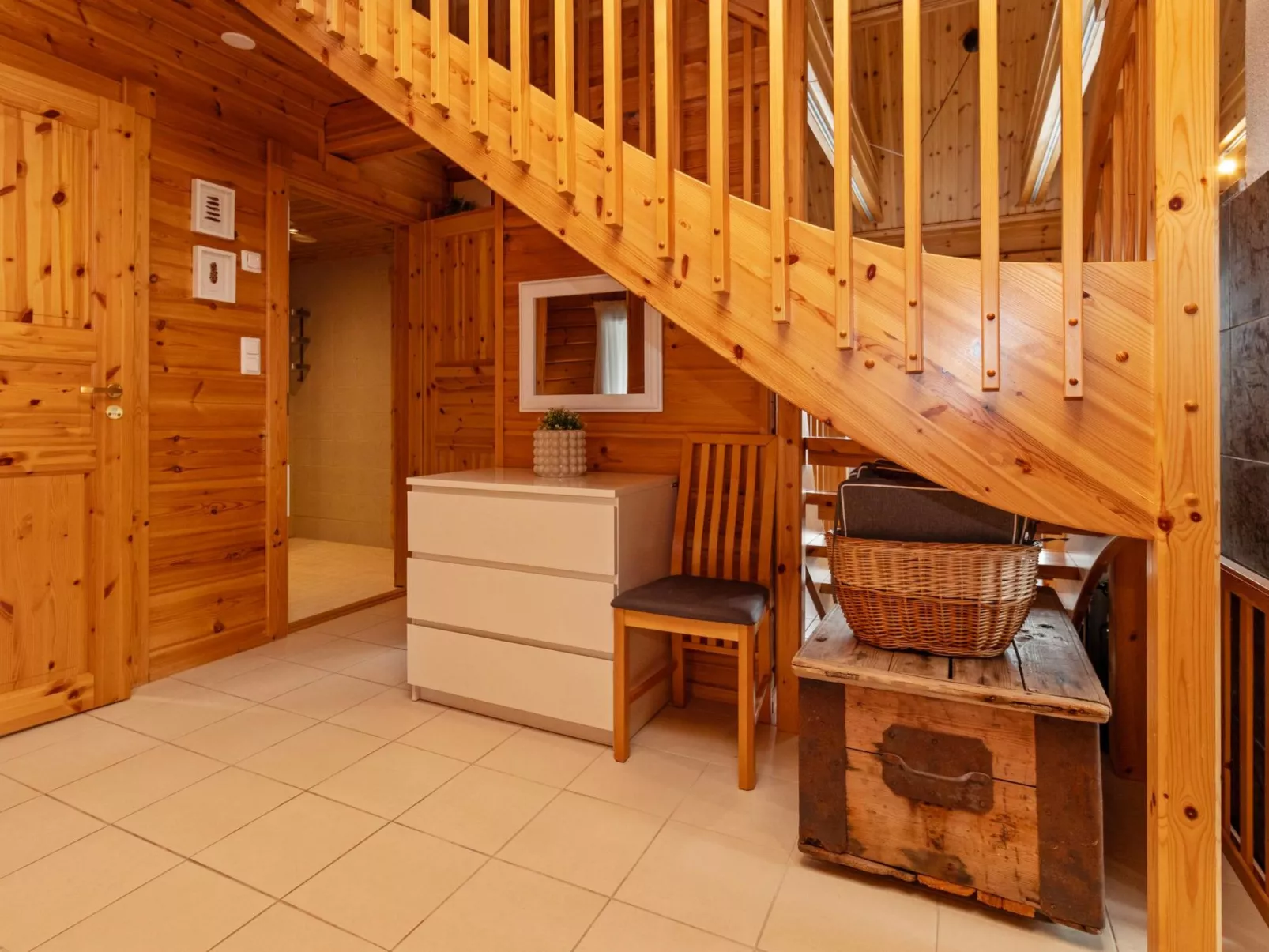 Tintin mökki-Binnen