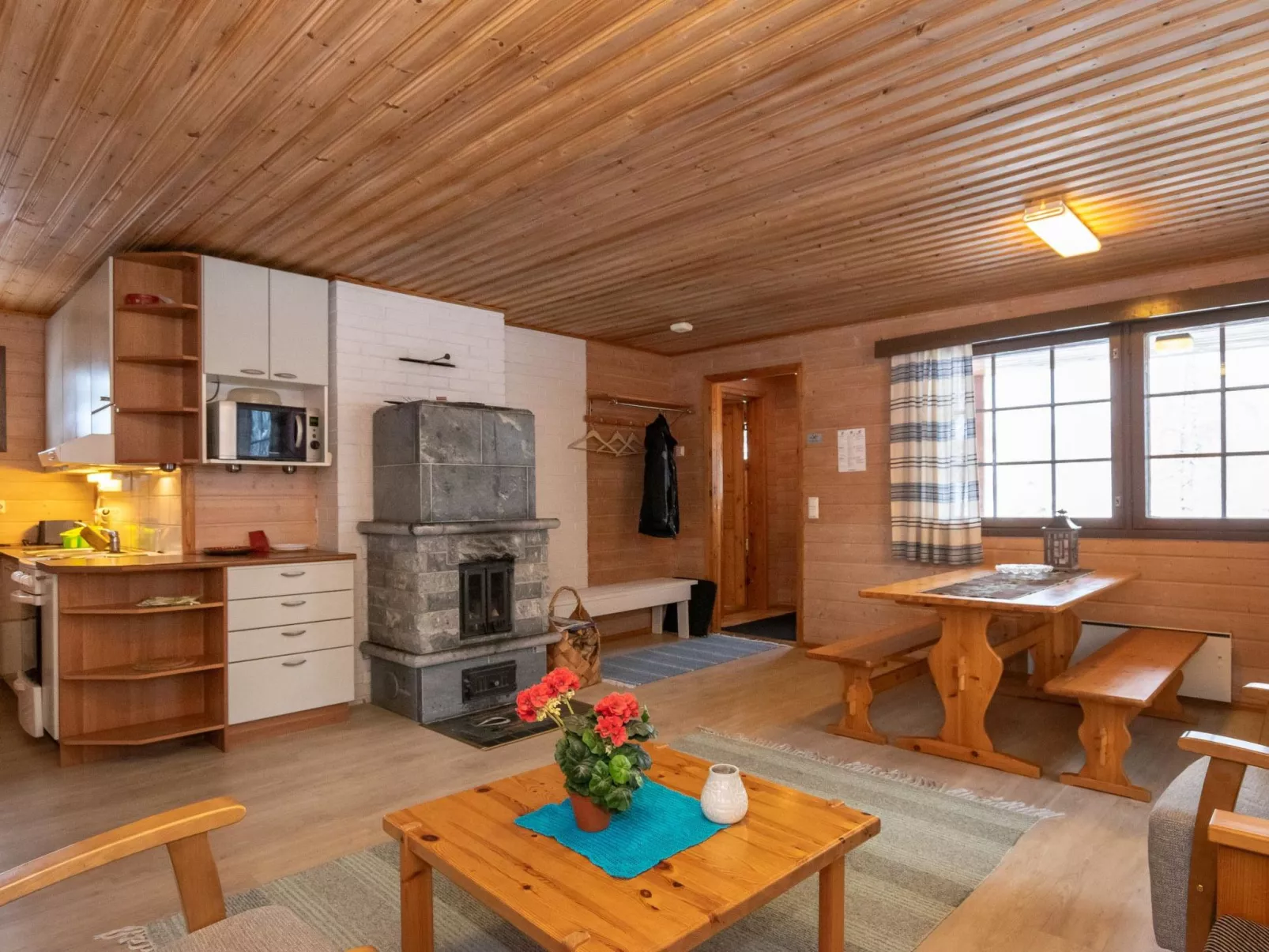 Aamunsarastus-Binnen