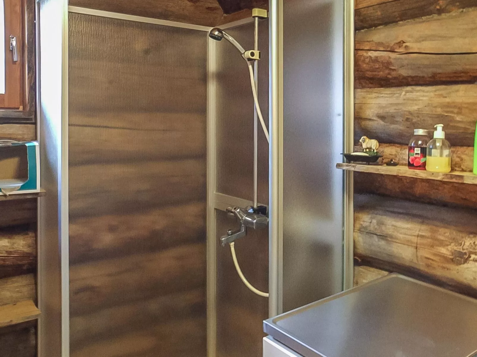 Honkapirtti, vuotunki-Binnen