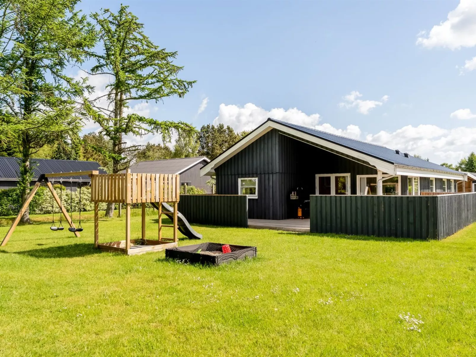 "Ebertine" - 740m to the fjord-Buiten