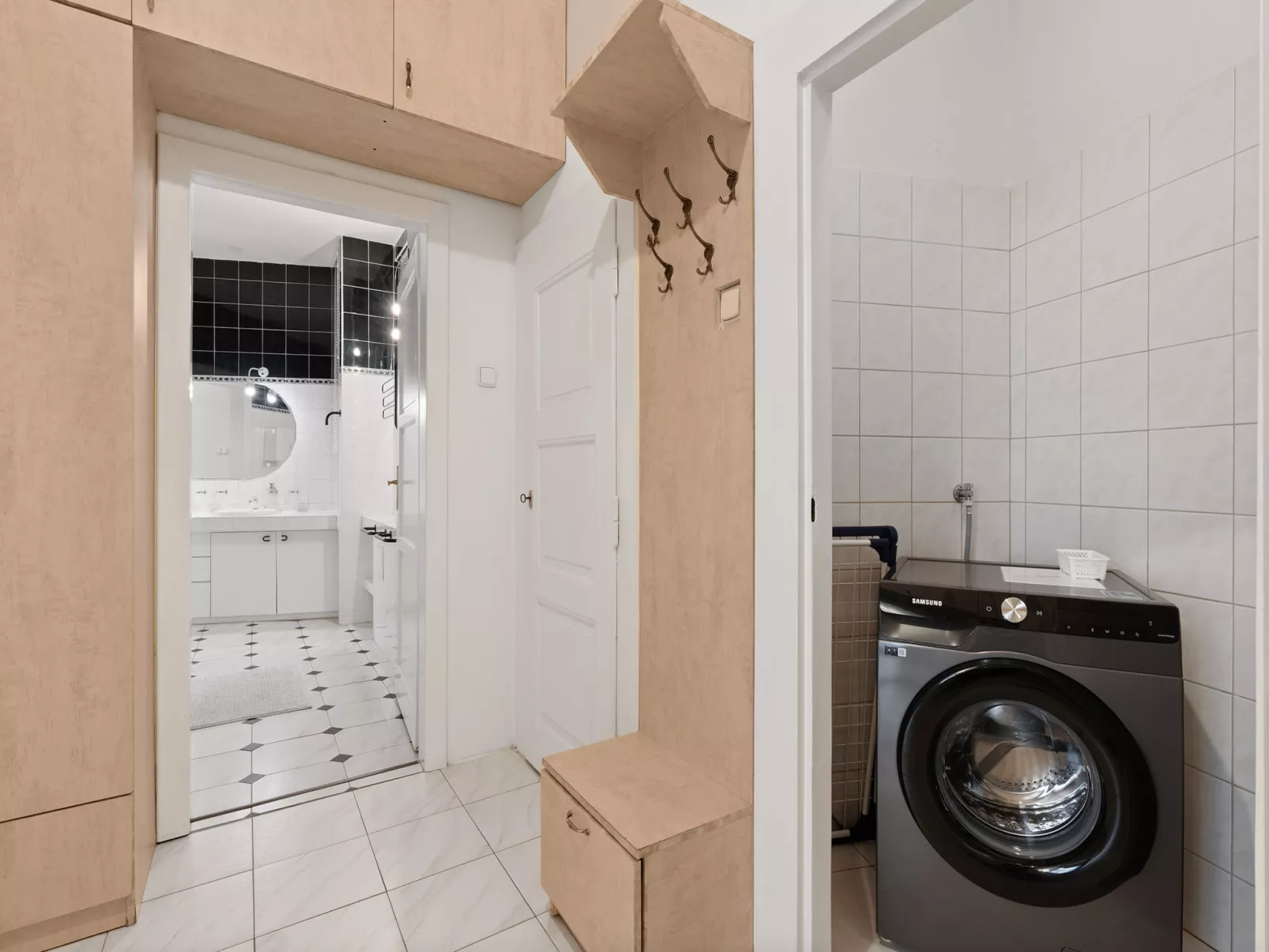 Old Town home-Binnen