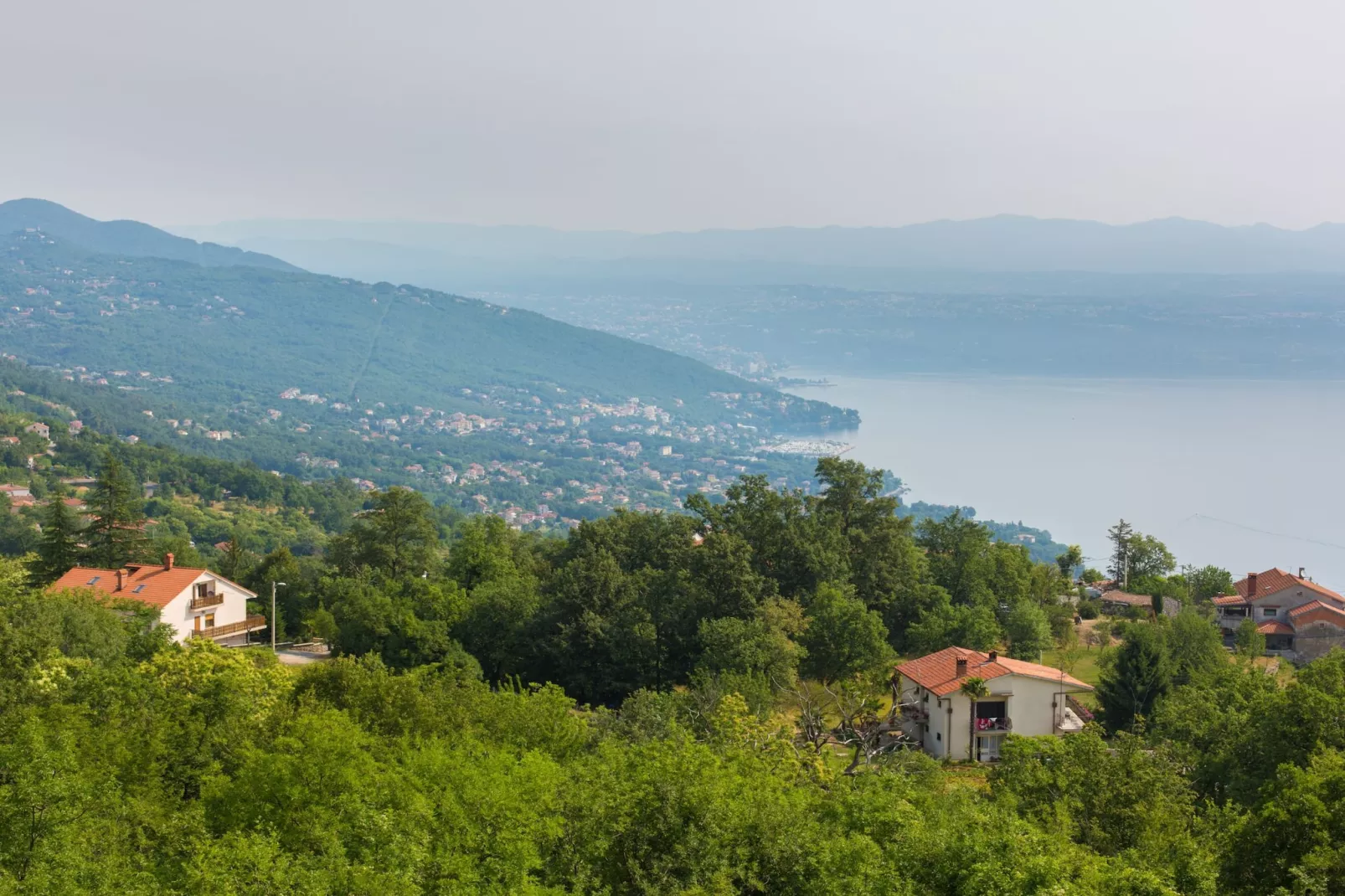 Superb Lovran Apartments with Sea Views - One Bedroom Apartment with Balcony-Buitenlucht