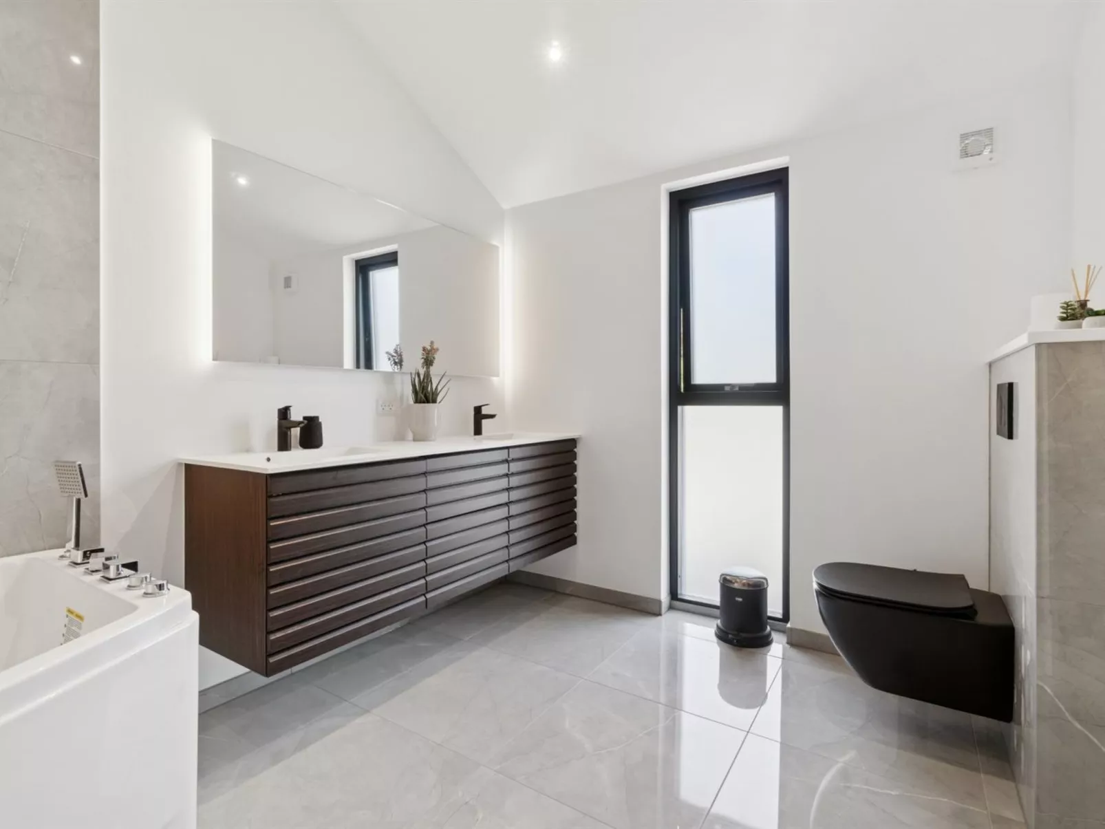 &quot;Tove&quot; - 350m from the sea-Binnen