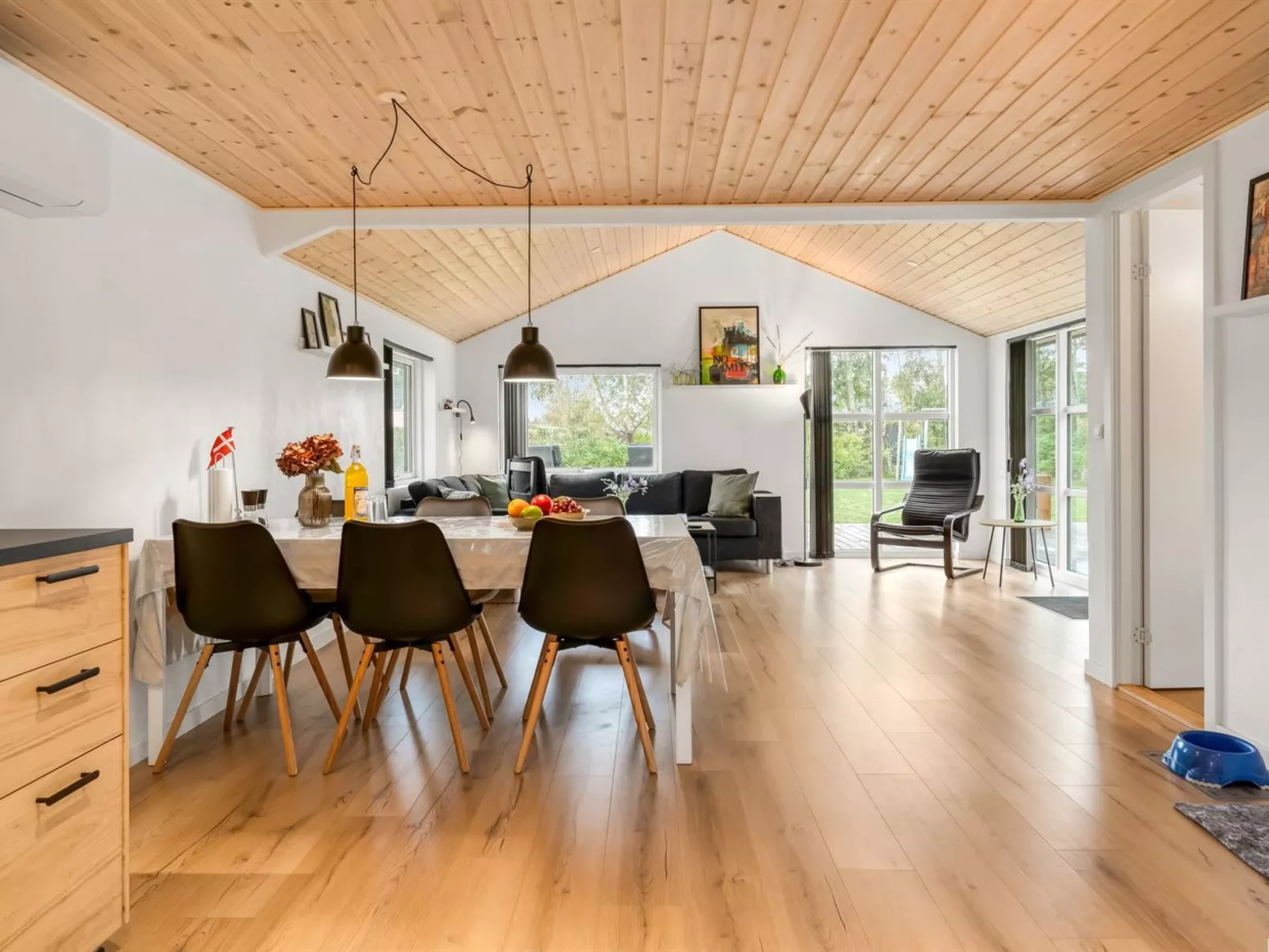 "Silvia" -  from the sea-Binnen