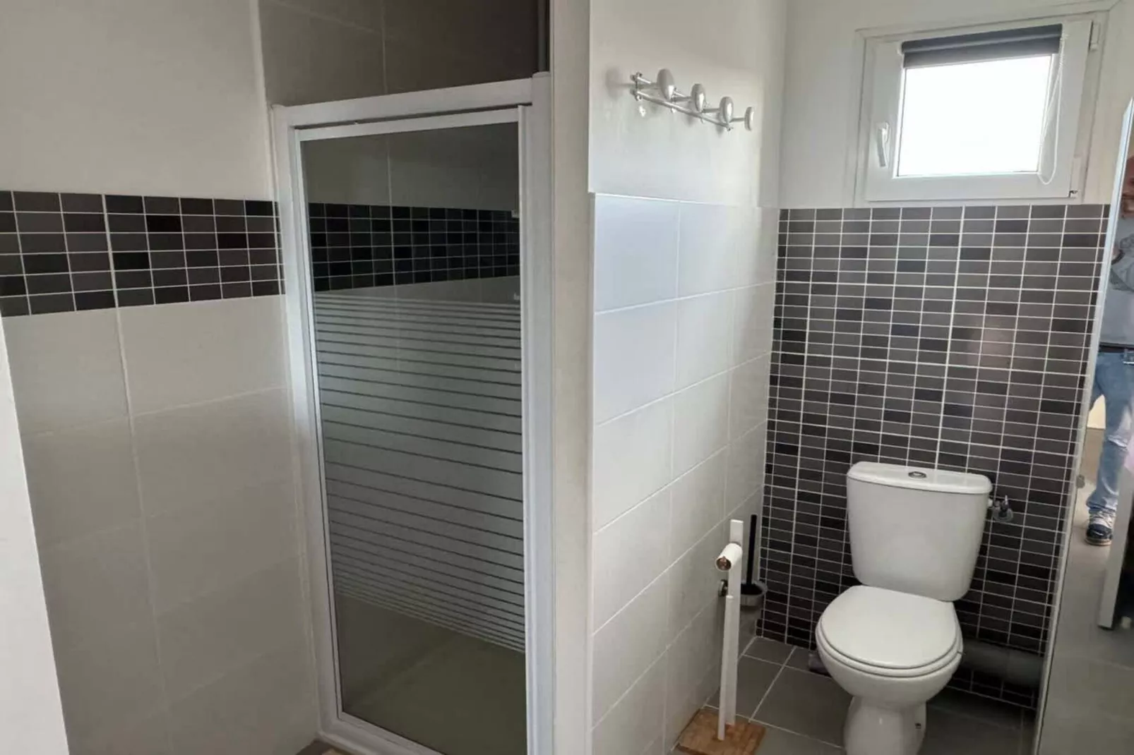 42 Valras Charme &-Badkamer