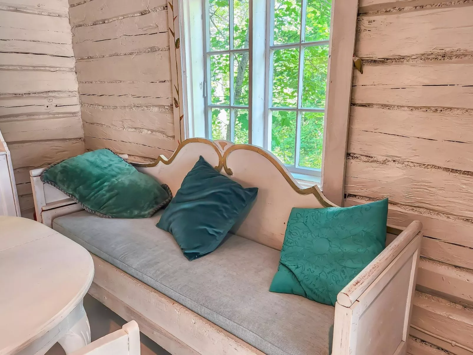 Den lilla röda stugan-Binnen