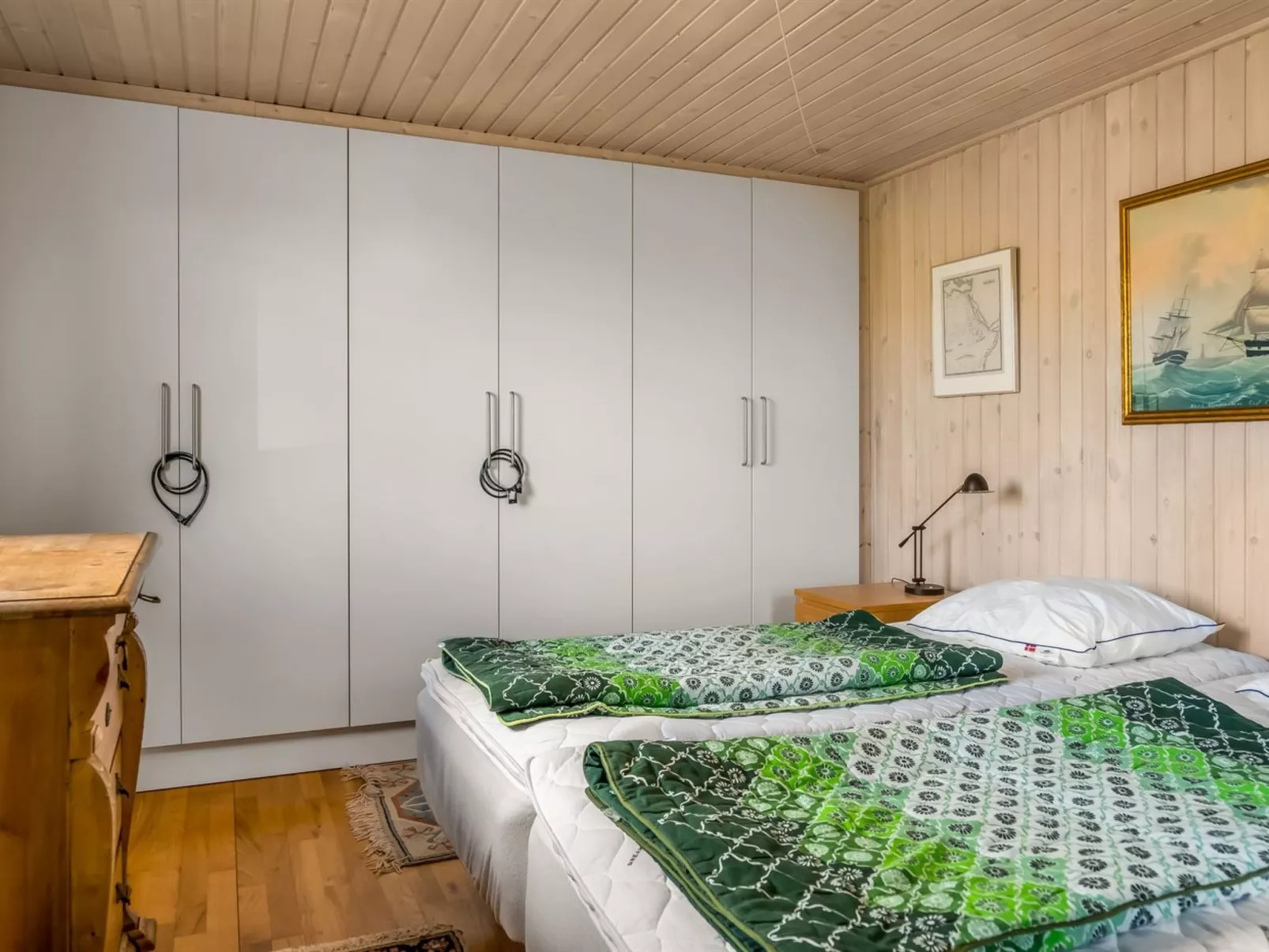 "Myrna" - 250m from the sea-Binnen