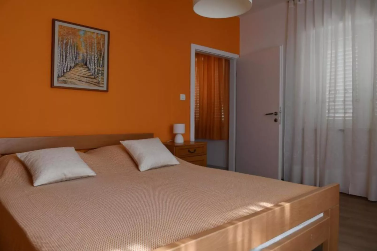 Two Bedroom Apartment with Balcony &  Garden View-Slaapkamer