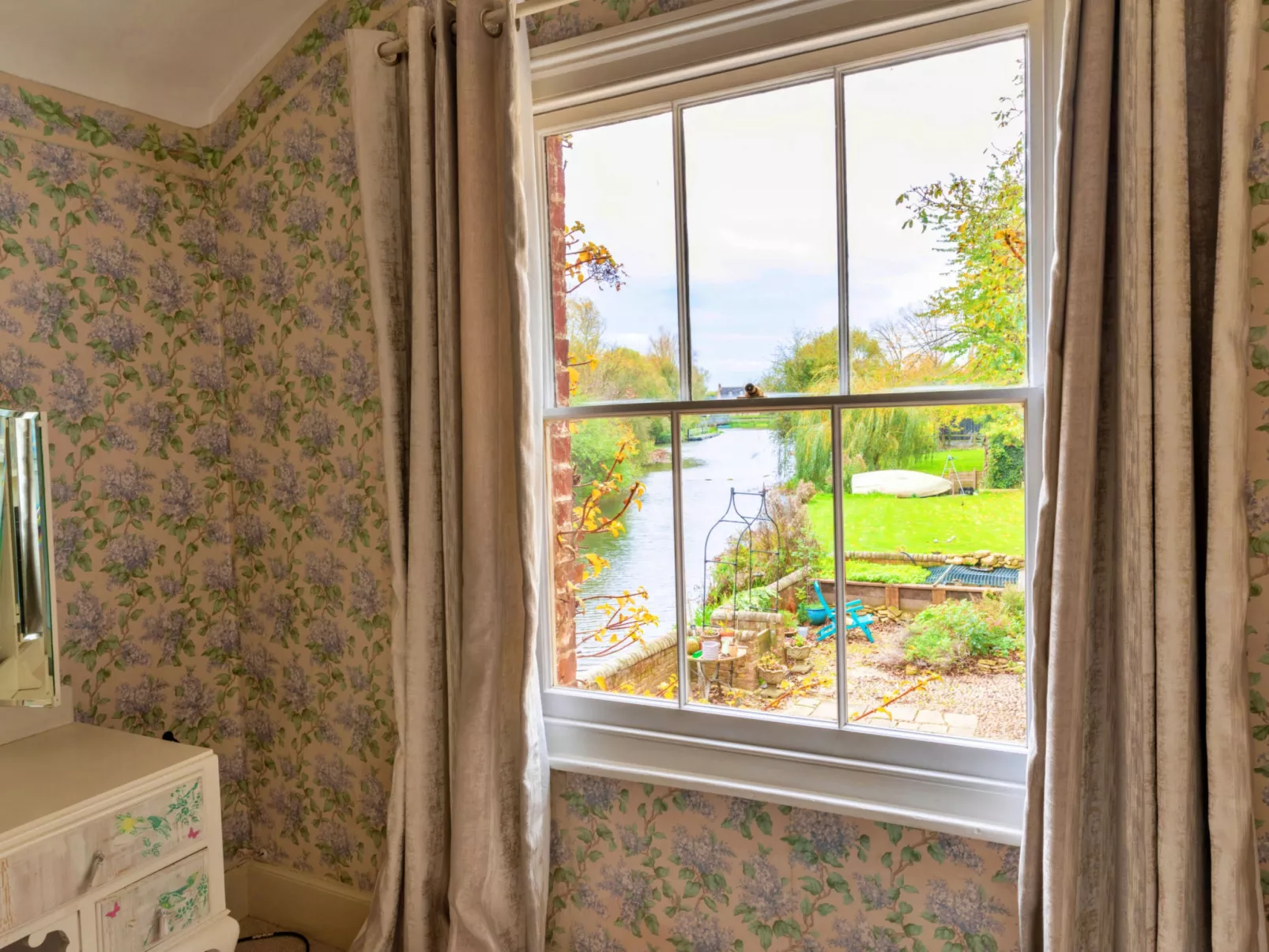 Islip Mill House - Beautiful Riverside Home-Binnen