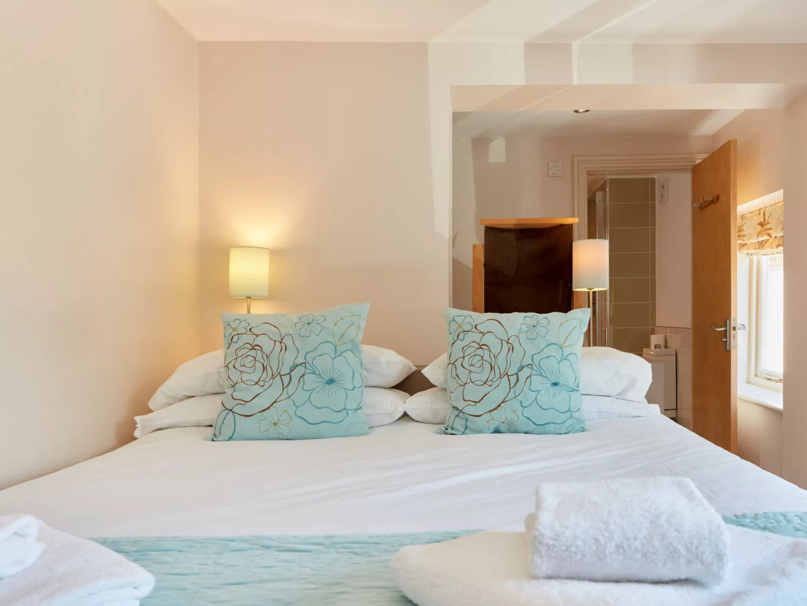 Sunshine Cottage-Binnen