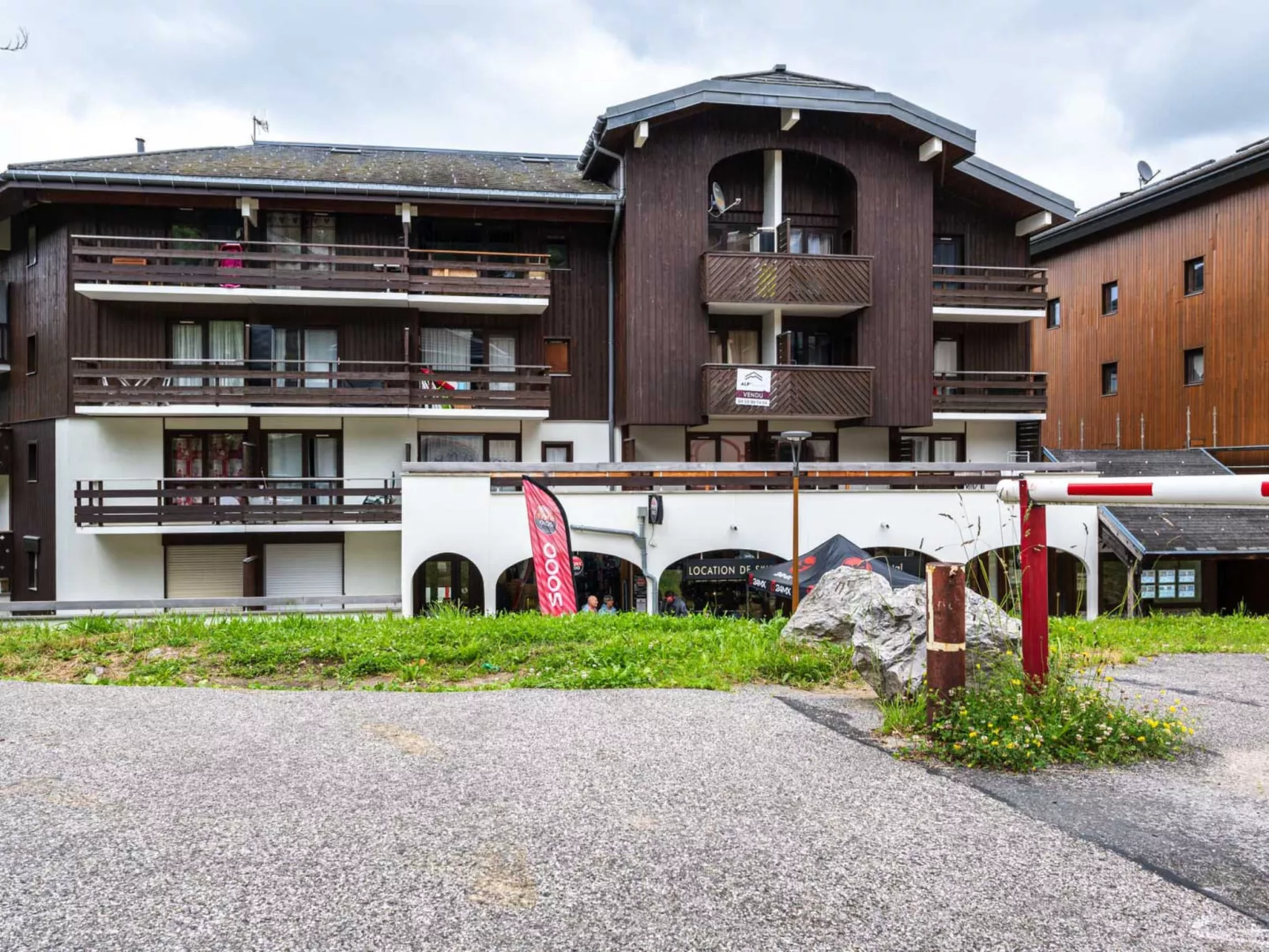 P. LES ESSERTS-Buiten