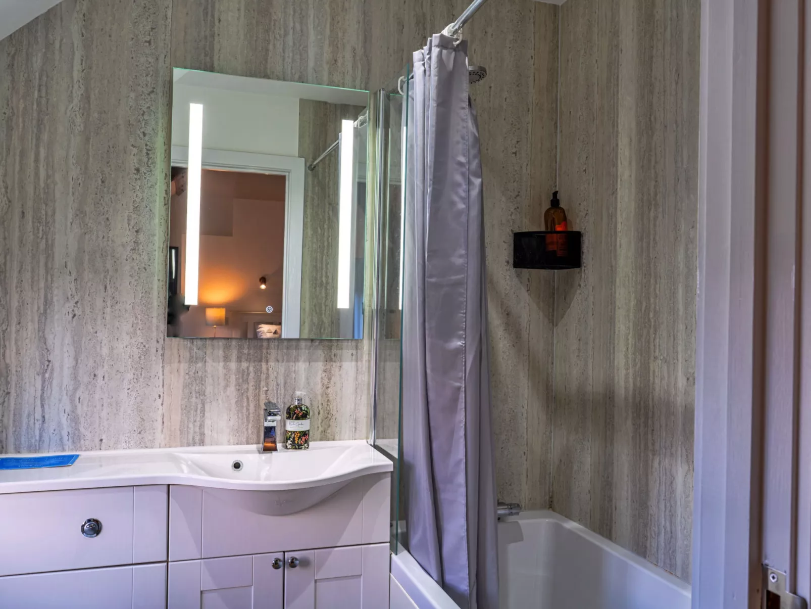 Lower Netherdowns-Binnen