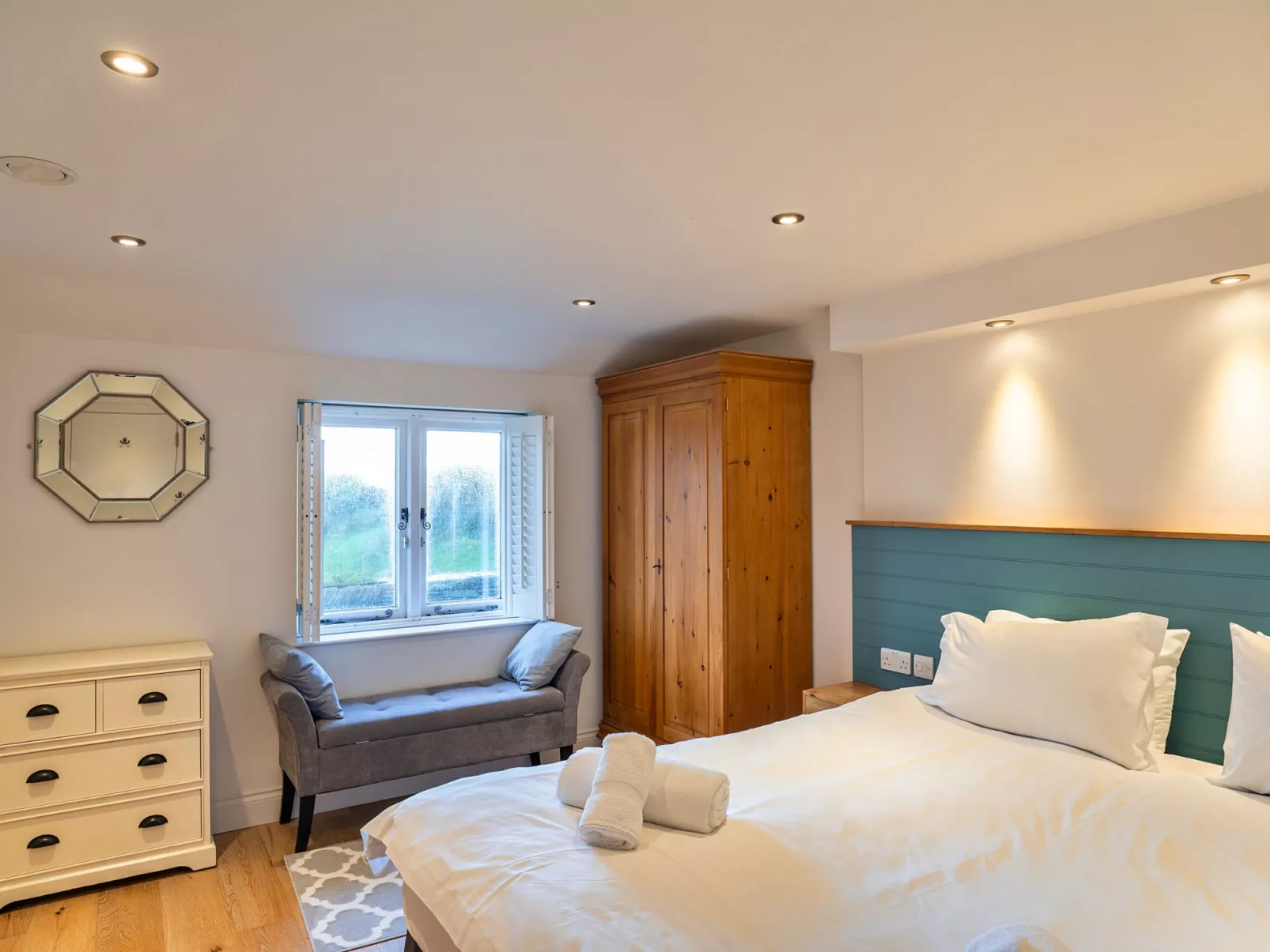 Dingles Cottage-Binnen