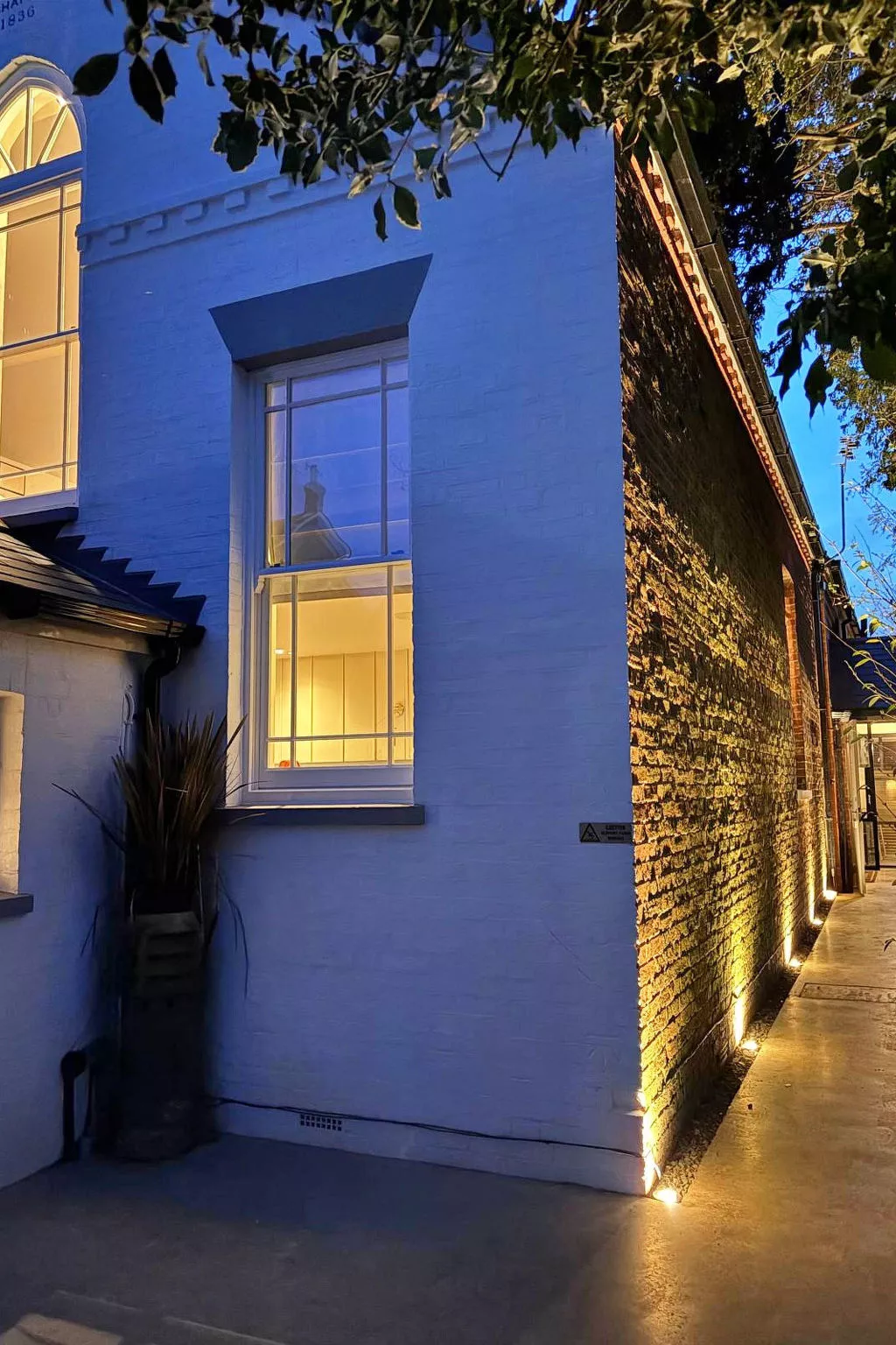 Wesleyan House-Buiten