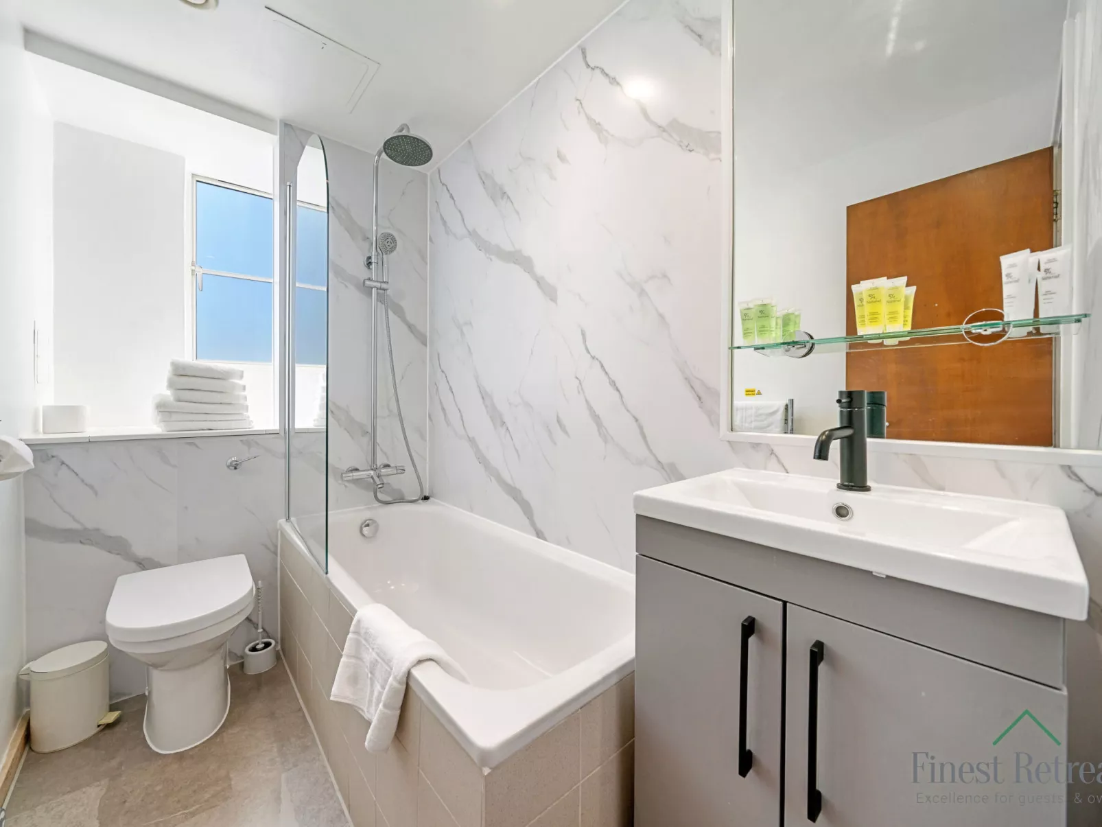 Roland House - Two Bedroom-Binnen