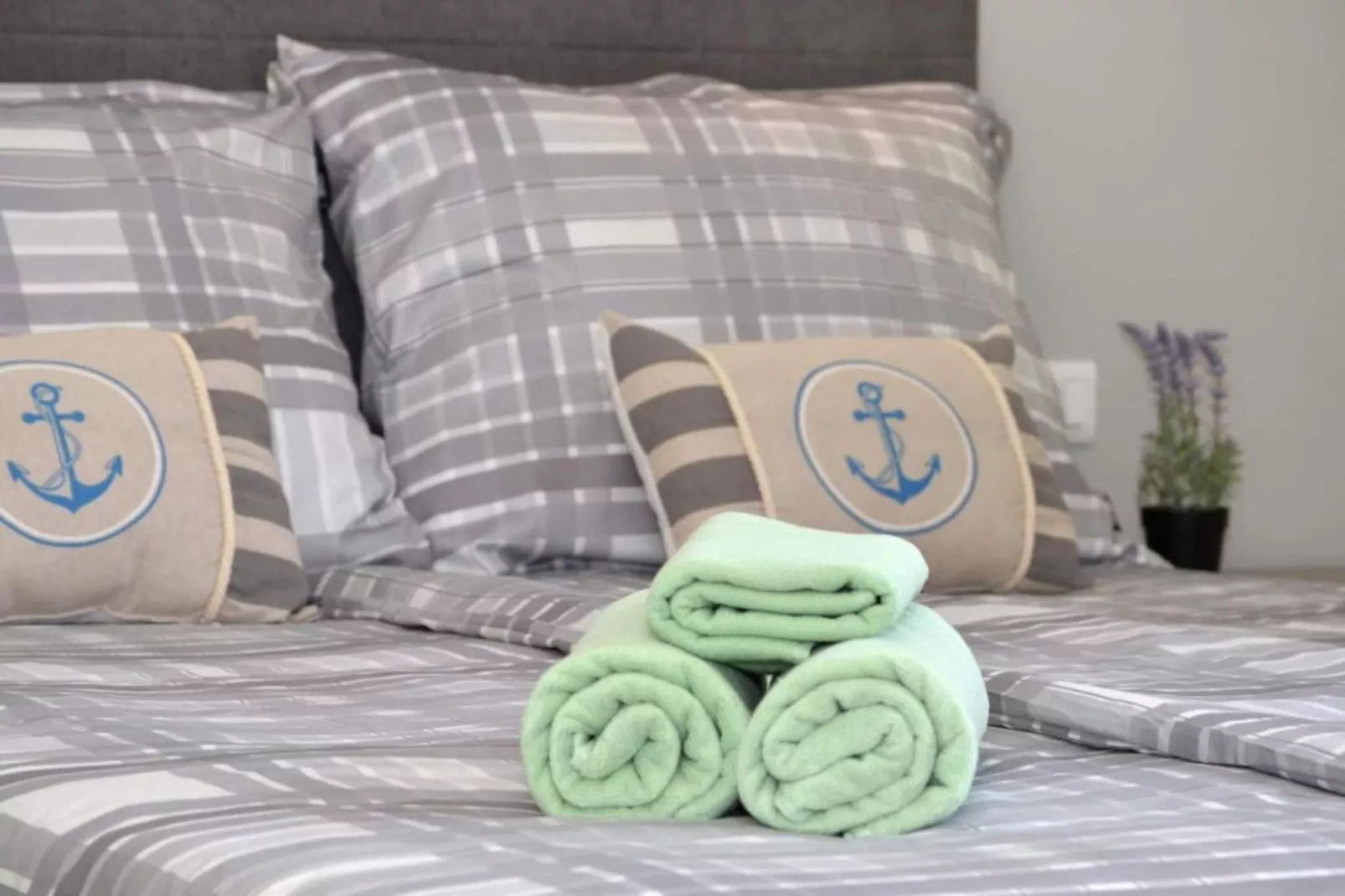 Apartment Sunshine Trogir - Three Bedroom Apartment with Balcony-Slaapkamer