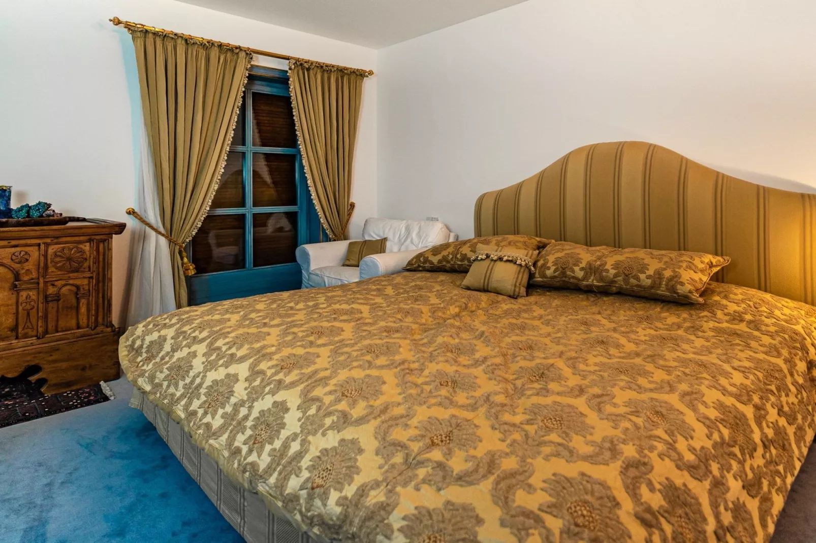 Bad Kleinkirchheim Lush and Spacious Villa with Indoor Pool and Wellness - Seven Bedroom Villa-Slaapkamer