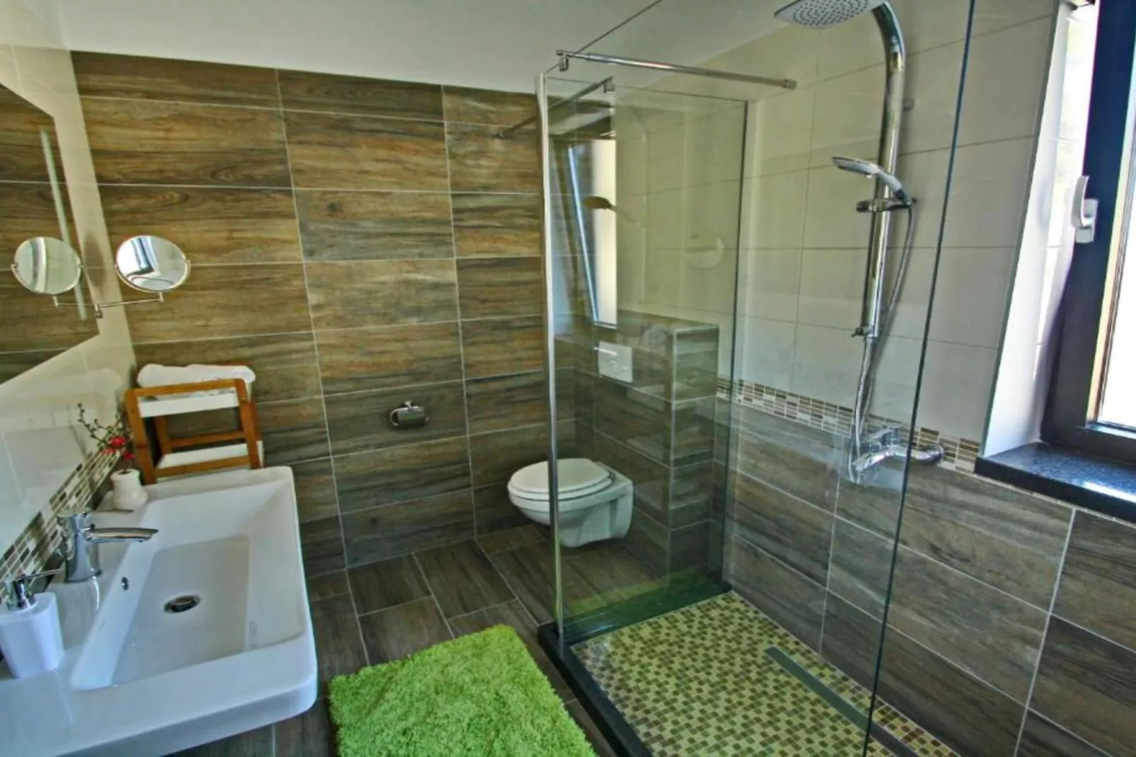 Beachfront Luxury Villa with Private Pool and Stunning Sea Views-Badkamer